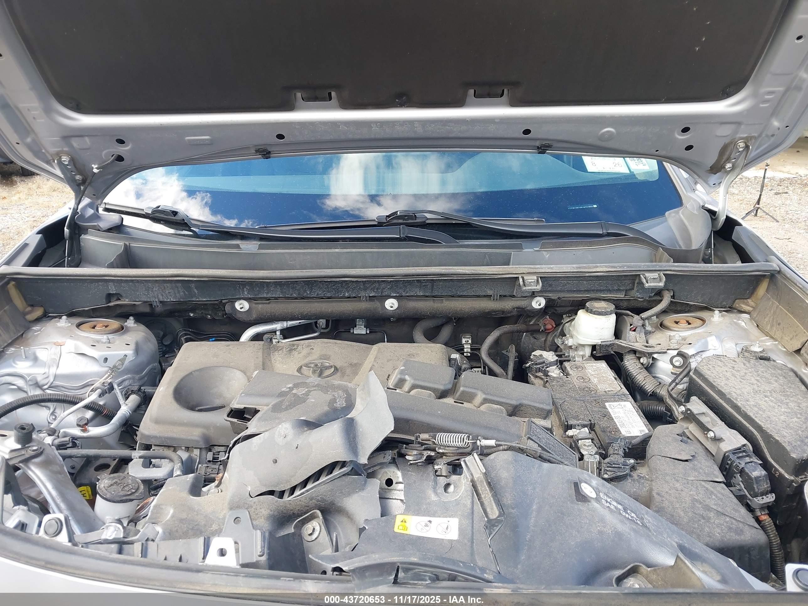 TOYOTA RAV4 image 10