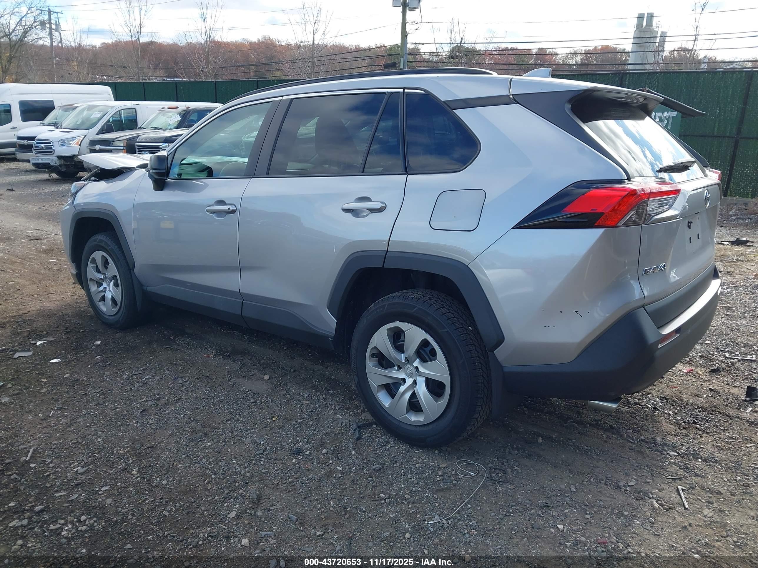 TOYOTA RAV4 image 3