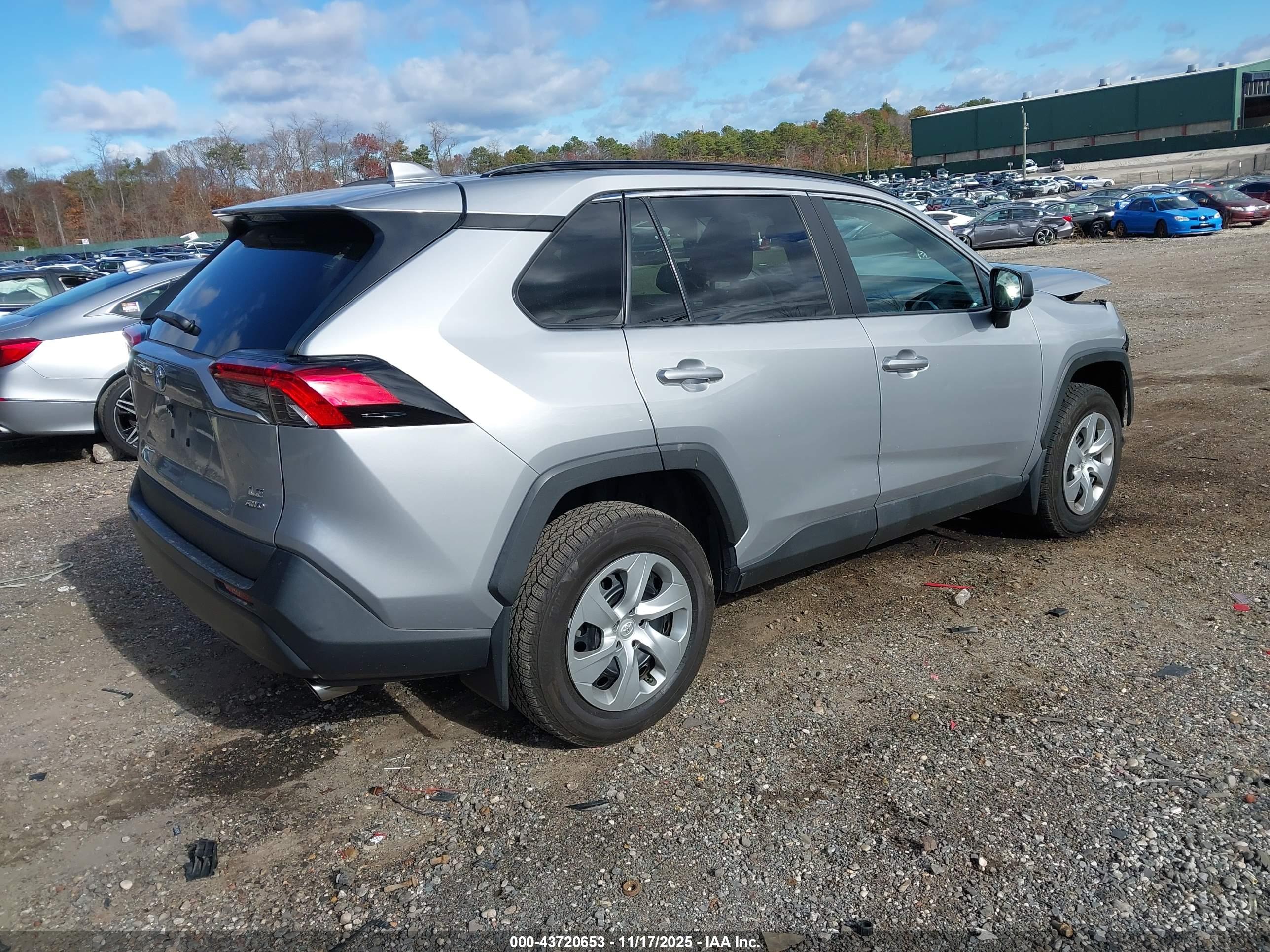 TOYOTA RAV4 image 4