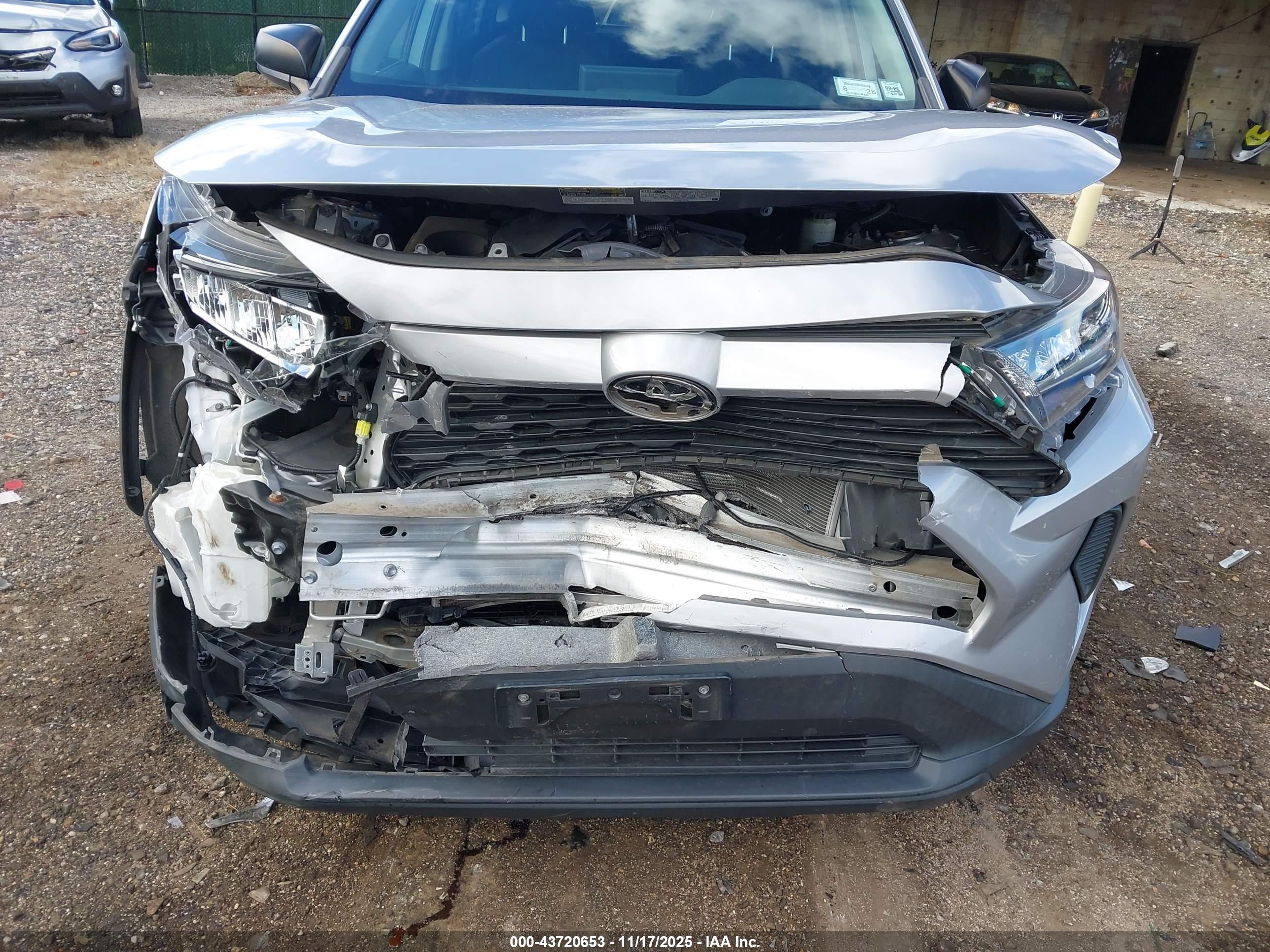 TOYOTA RAV4 image 6