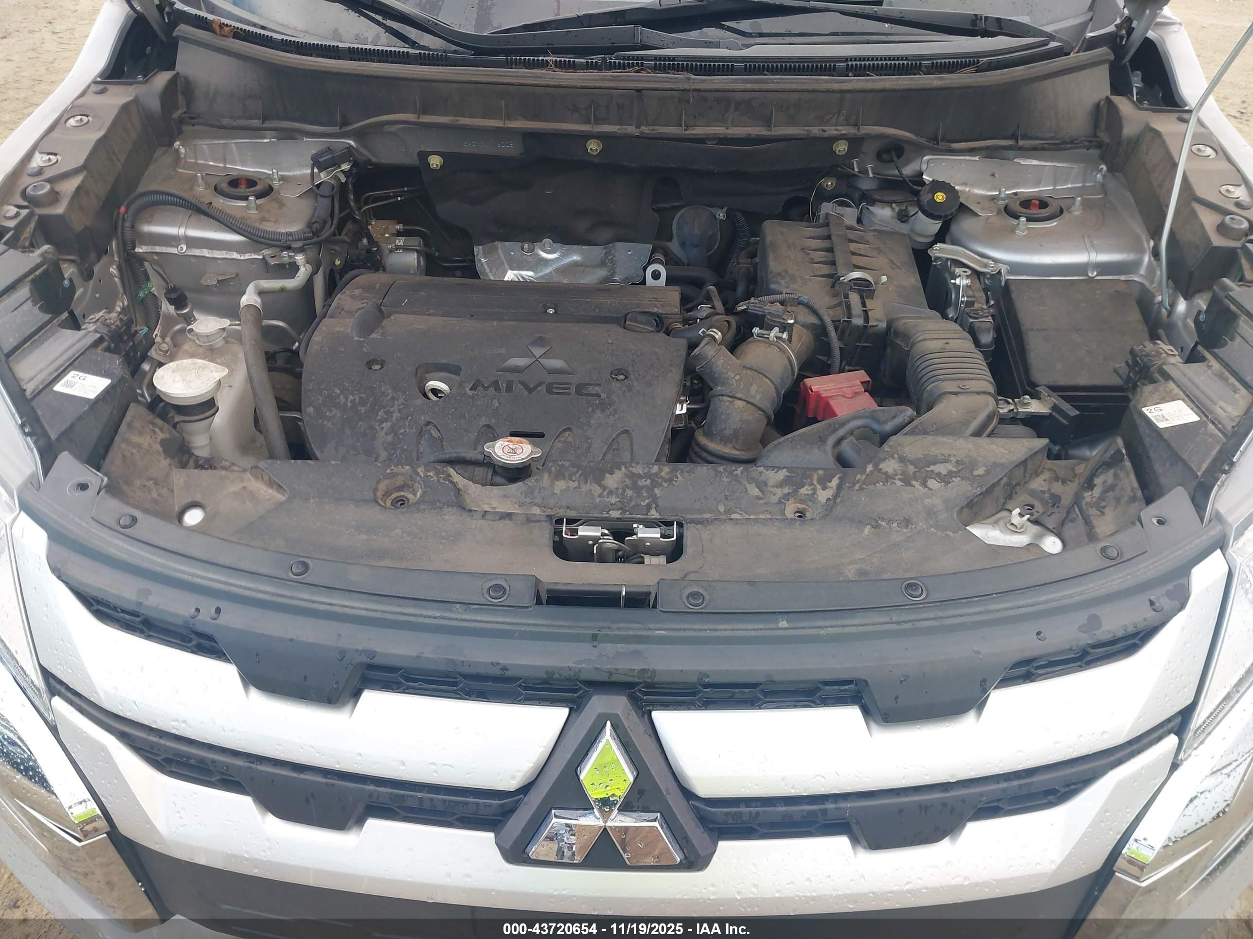MITSUBISHI OUTLANDER image 10