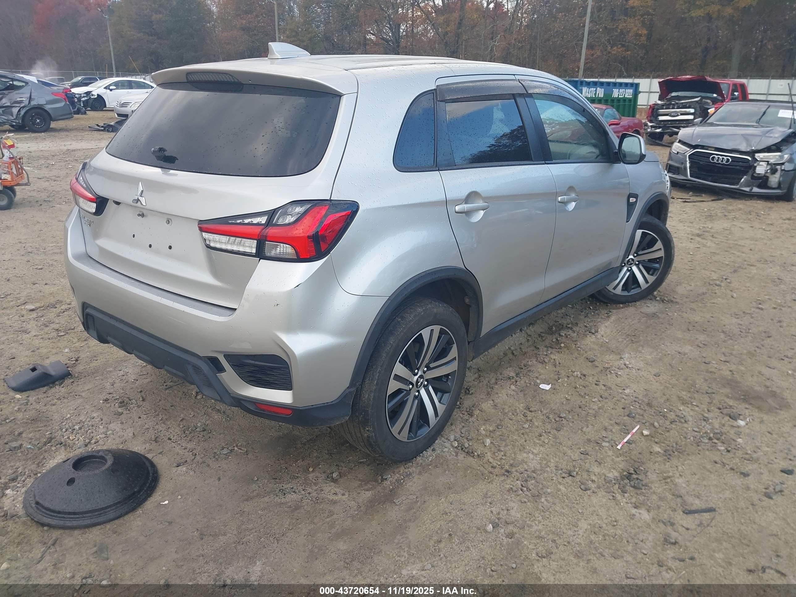 MITSUBISHI OUTLANDER image 4