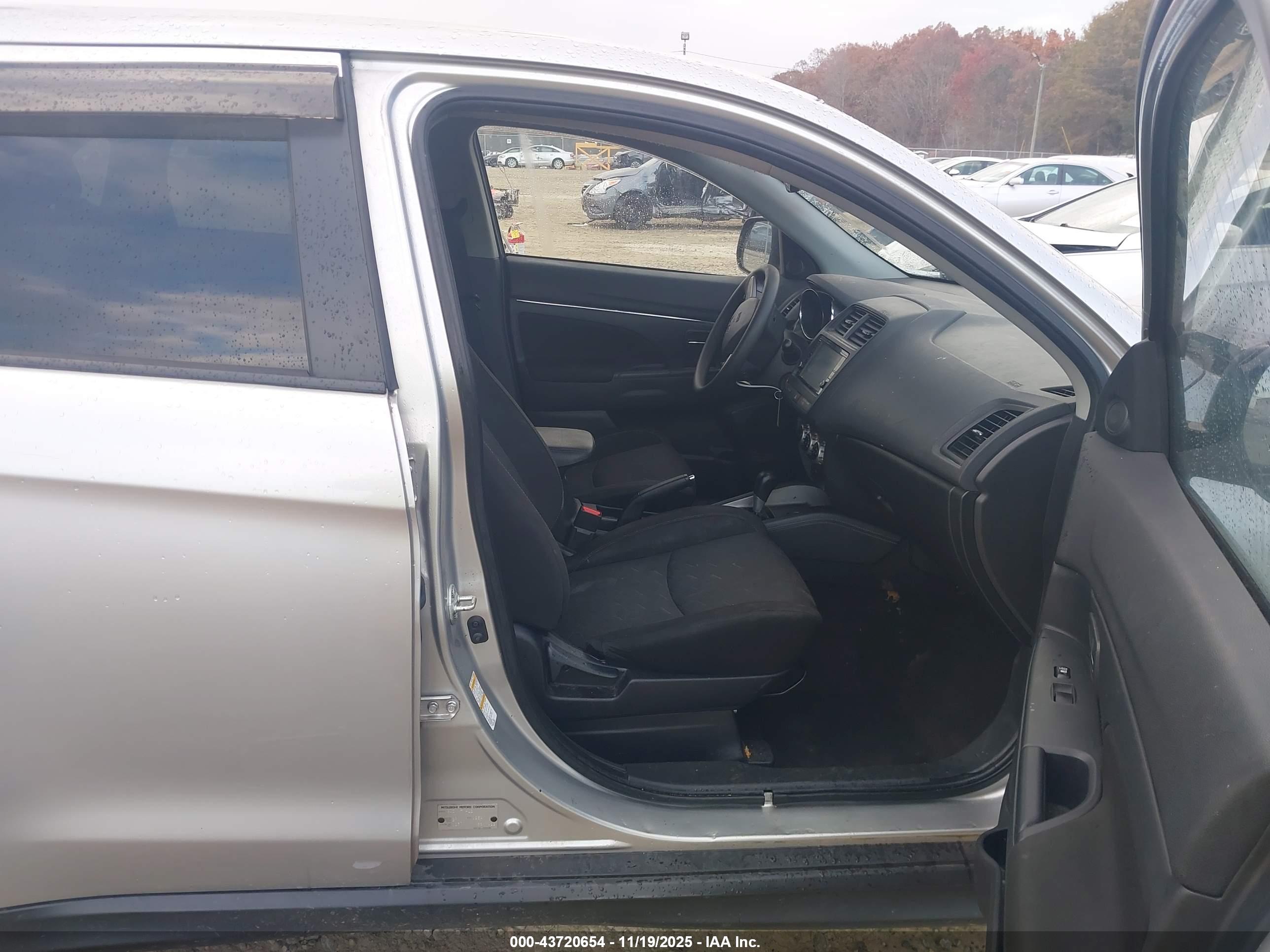 MITSUBISHI OUTLANDER image 5