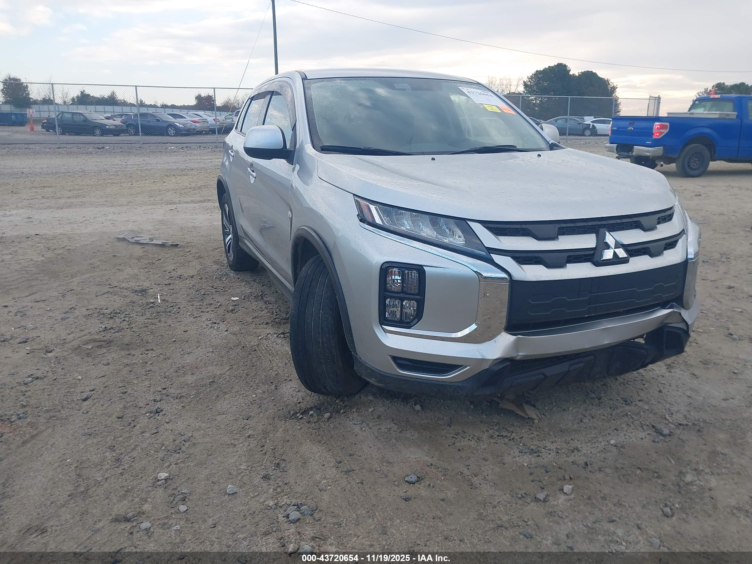 MITSUBISHI OUTLANDER image 6