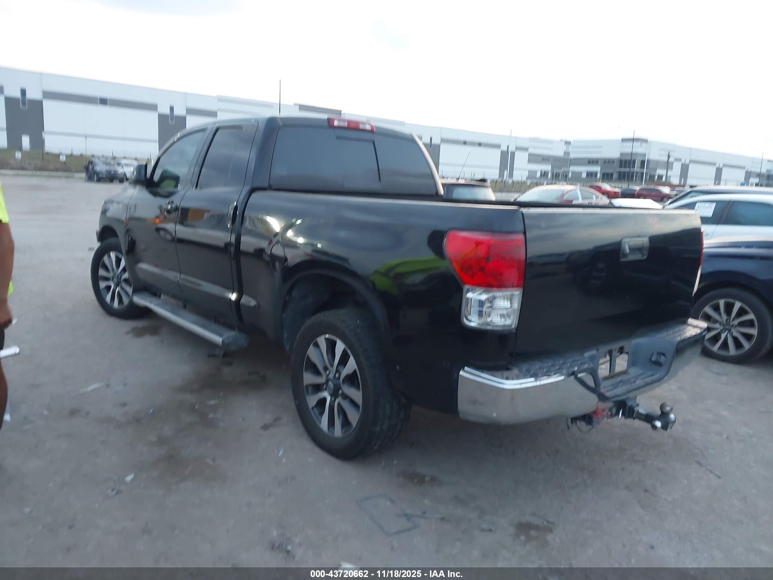 TOYOTA TUNDRA image 3
