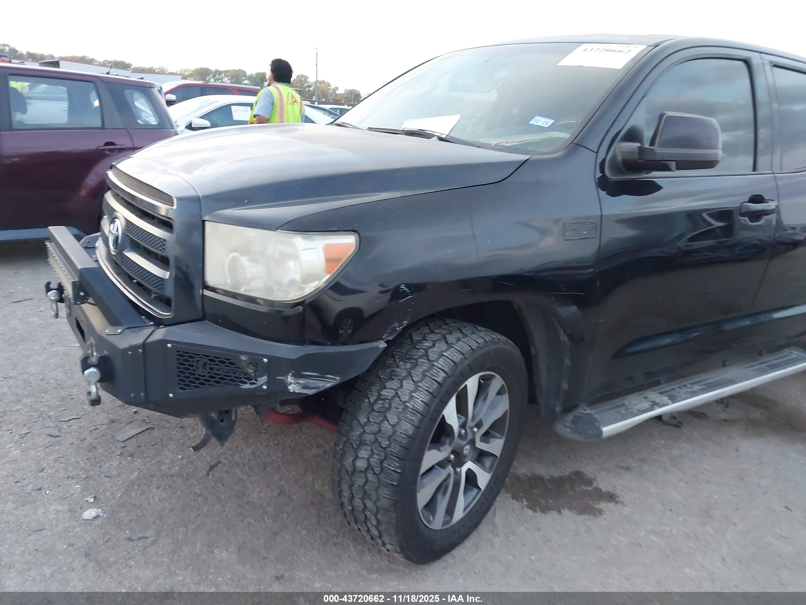TOYOTA TUNDRA image 6