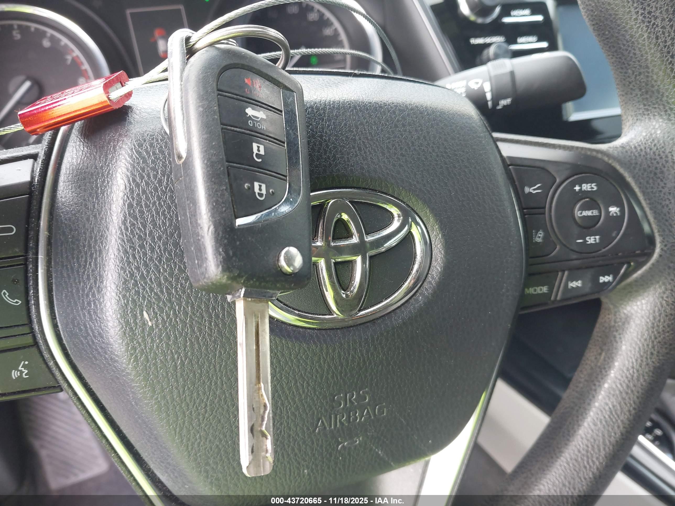 TOYOTA CAMRY image 11