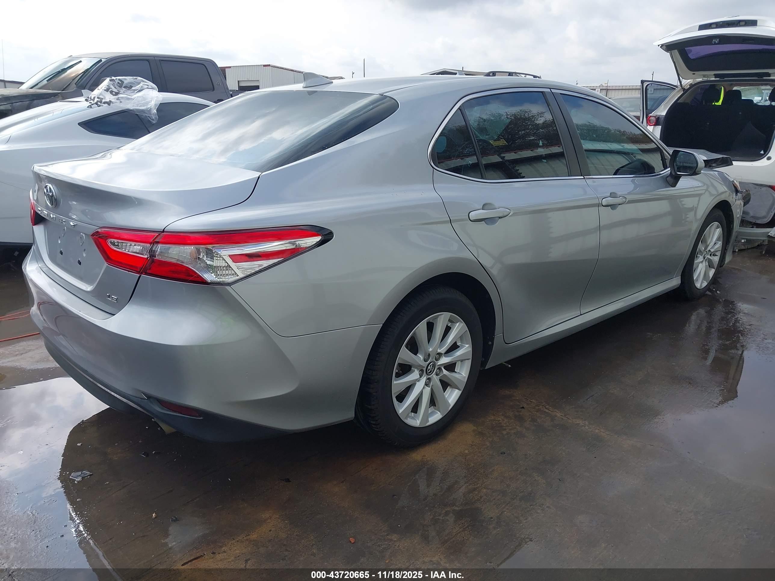 TOYOTA CAMRY image 4