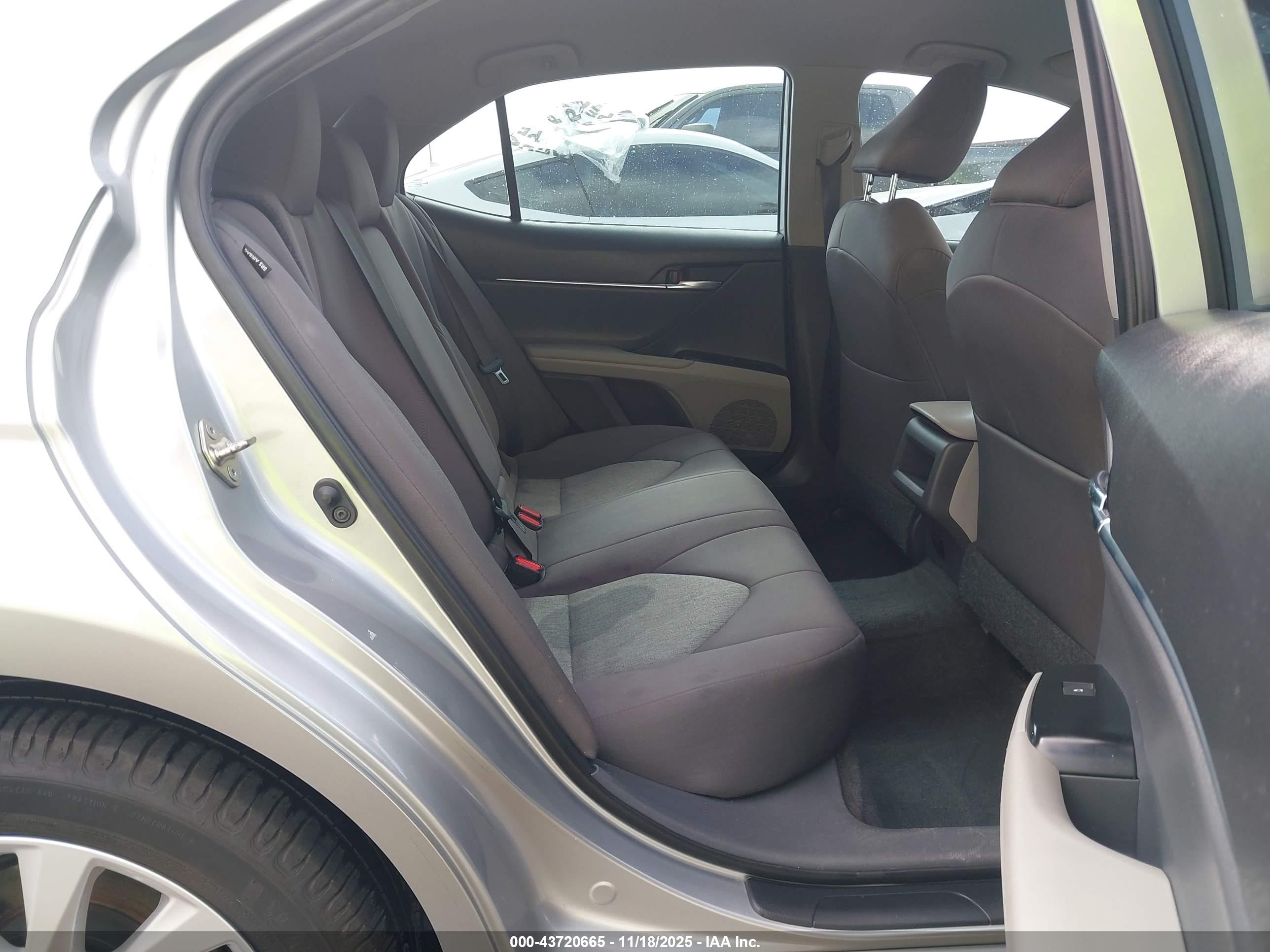 TOYOTA CAMRY image 8