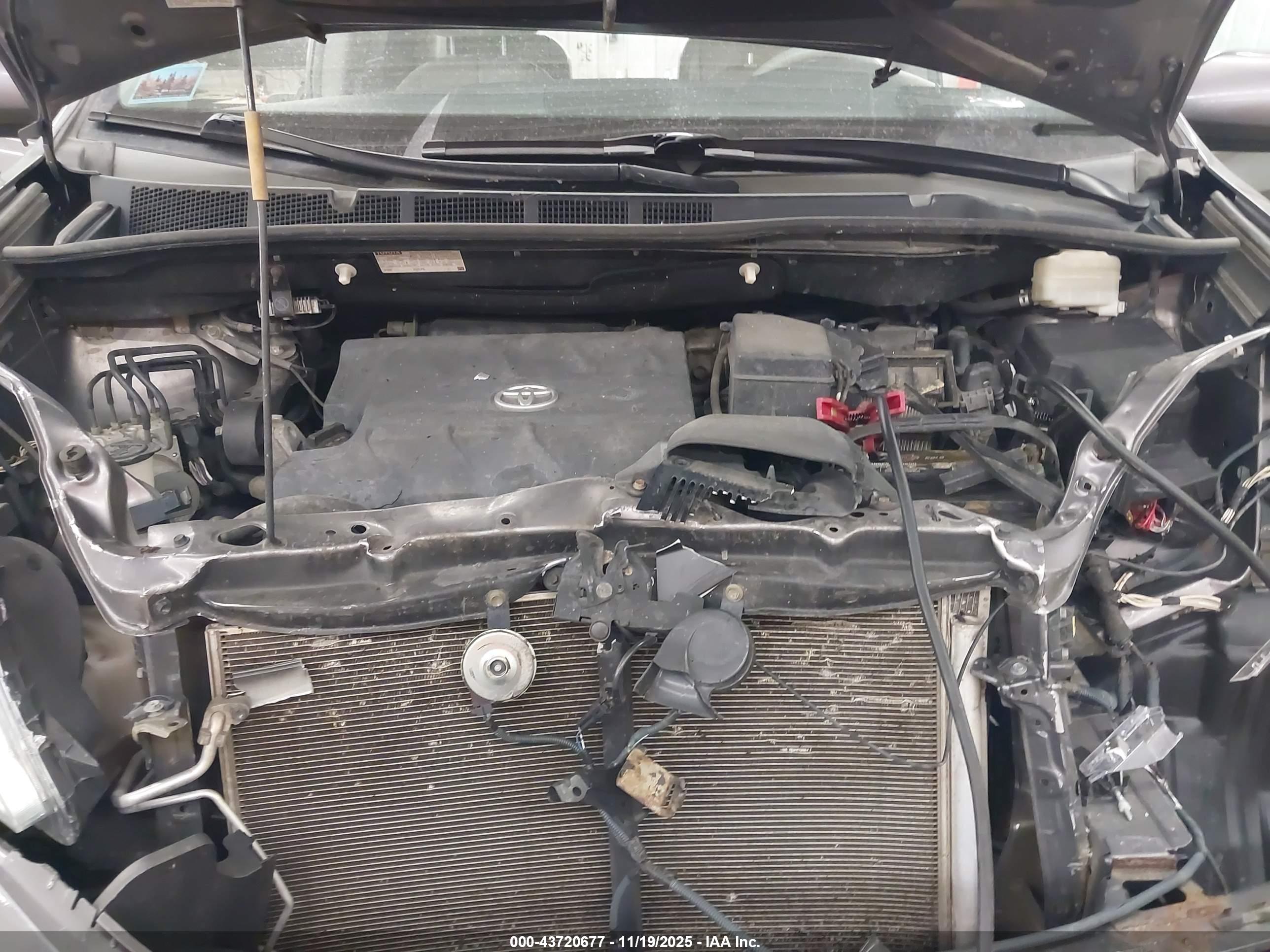TOYOTA SIENNA image 10