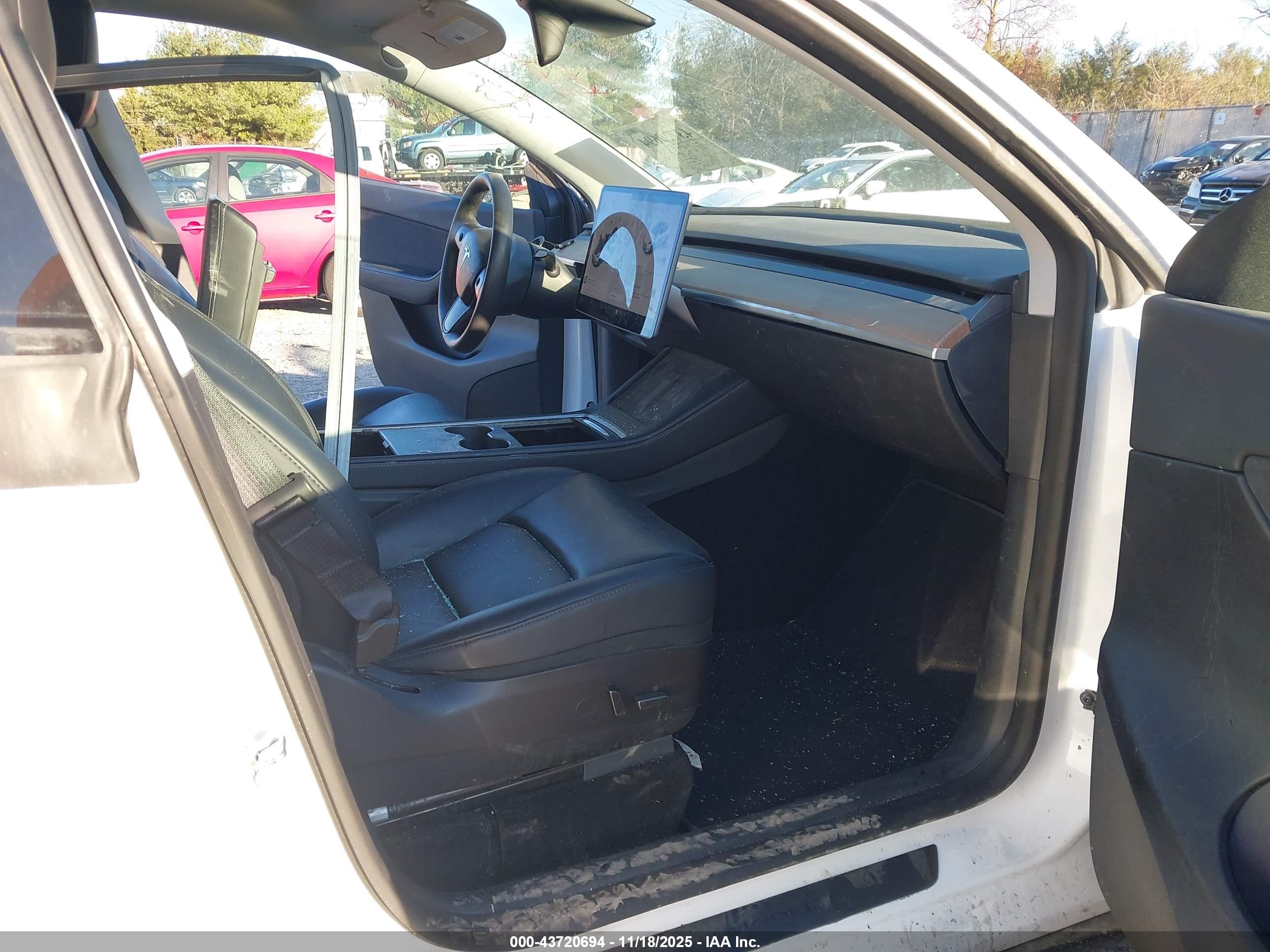 TESLA MODEL image 5