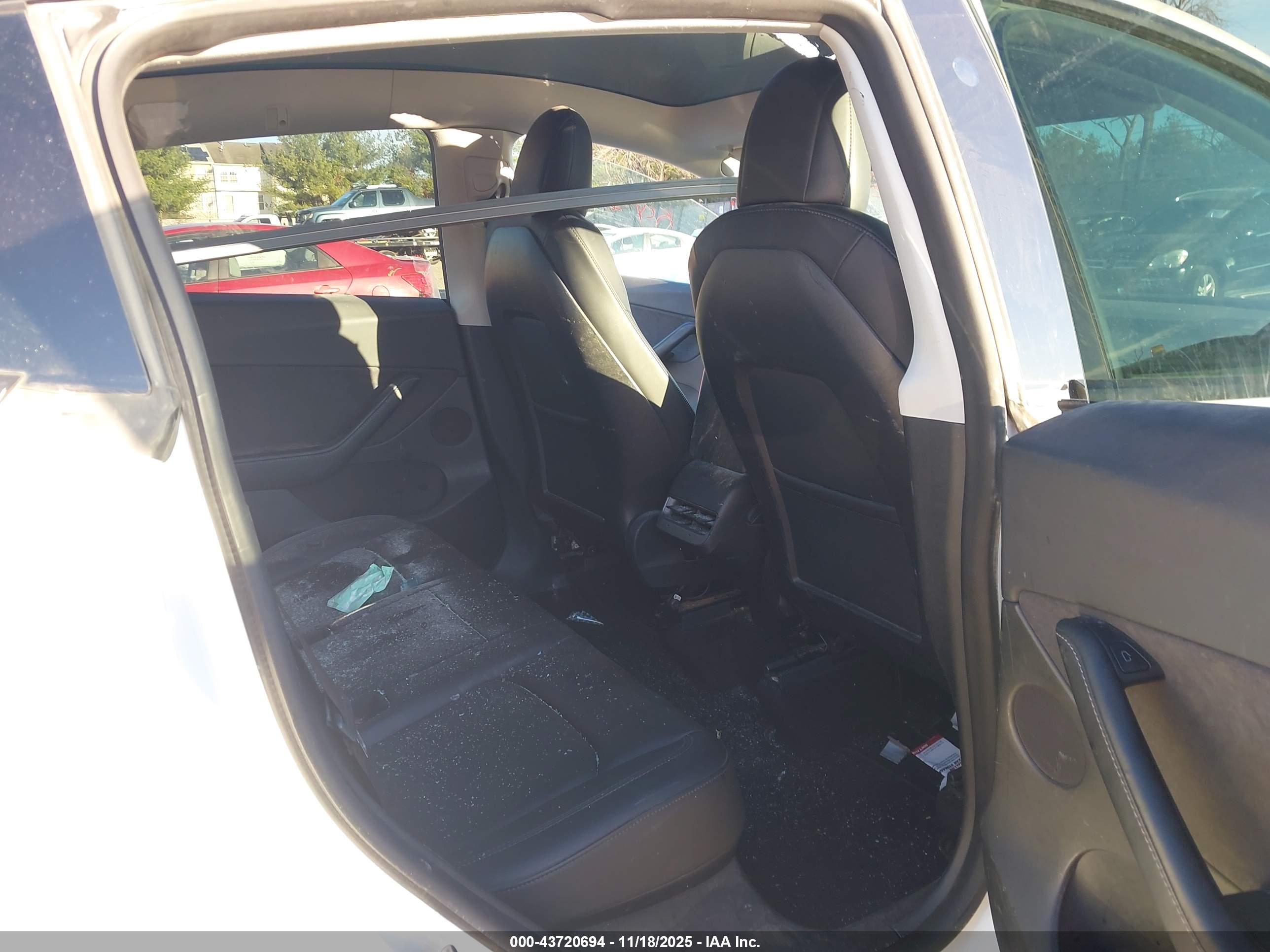 TESLA MODEL image 8