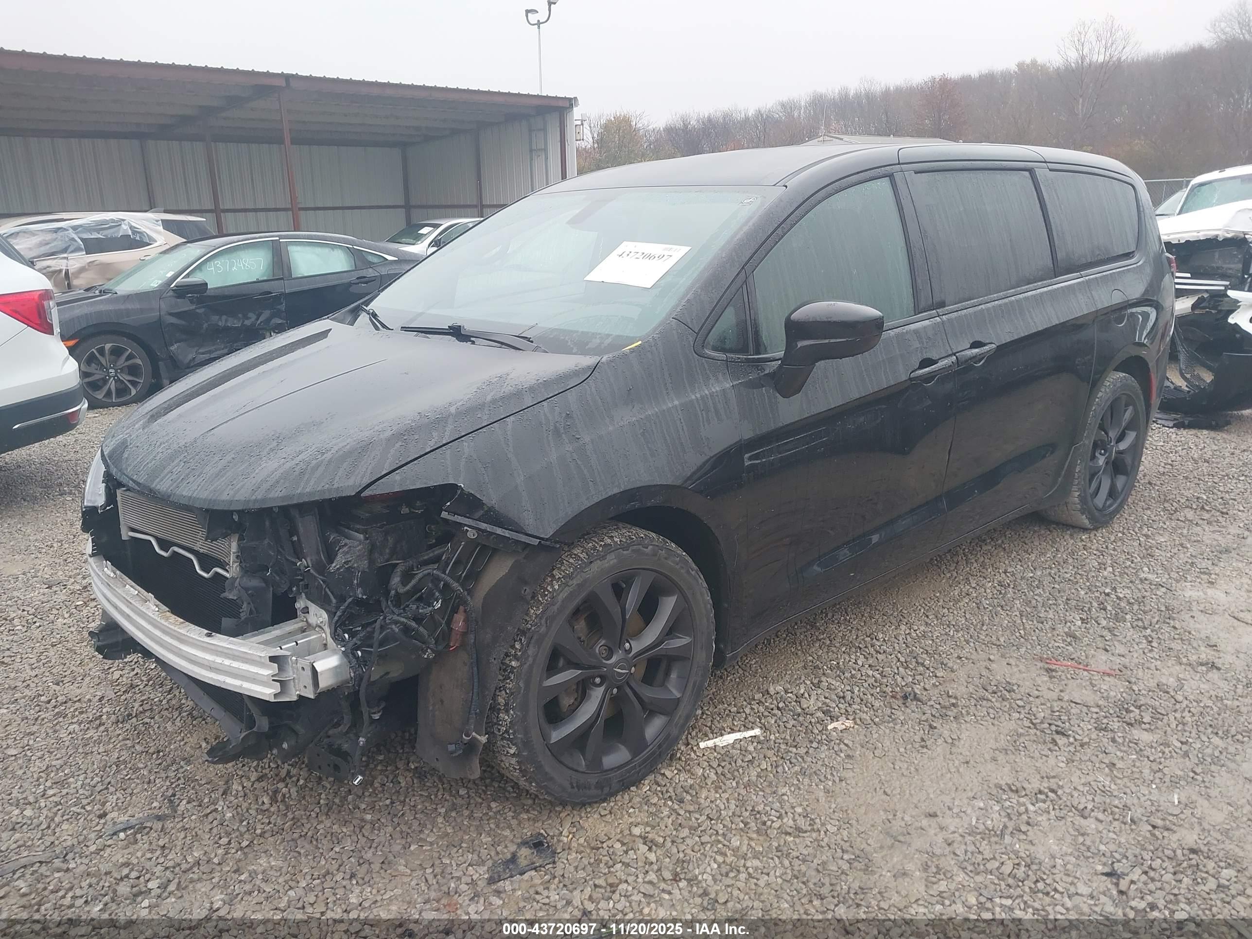 CHRYSLER PACIFICA image 2