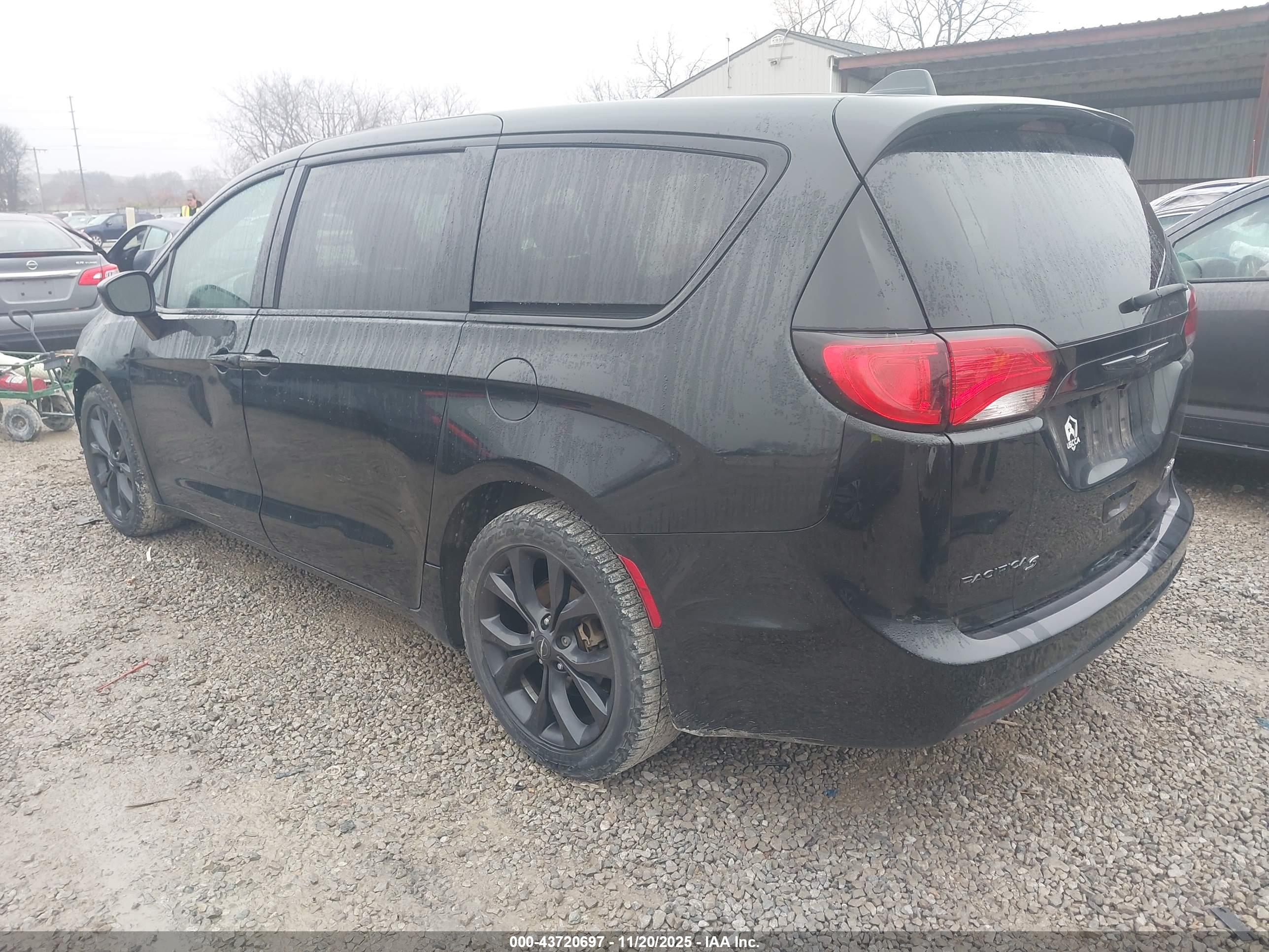 CHRYSLER PACIFICA image 3