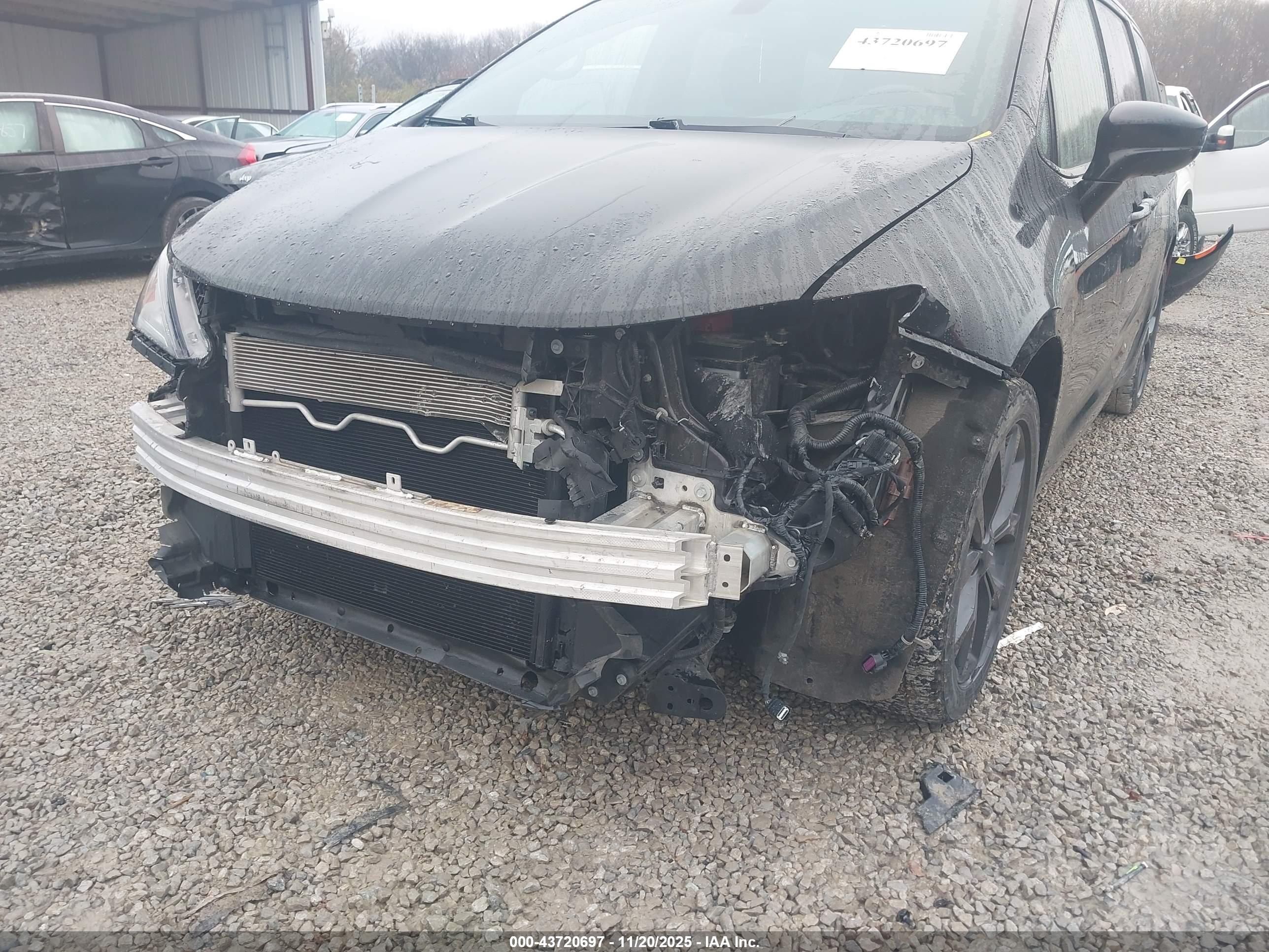 CHRYSLER PACIFICA image 6