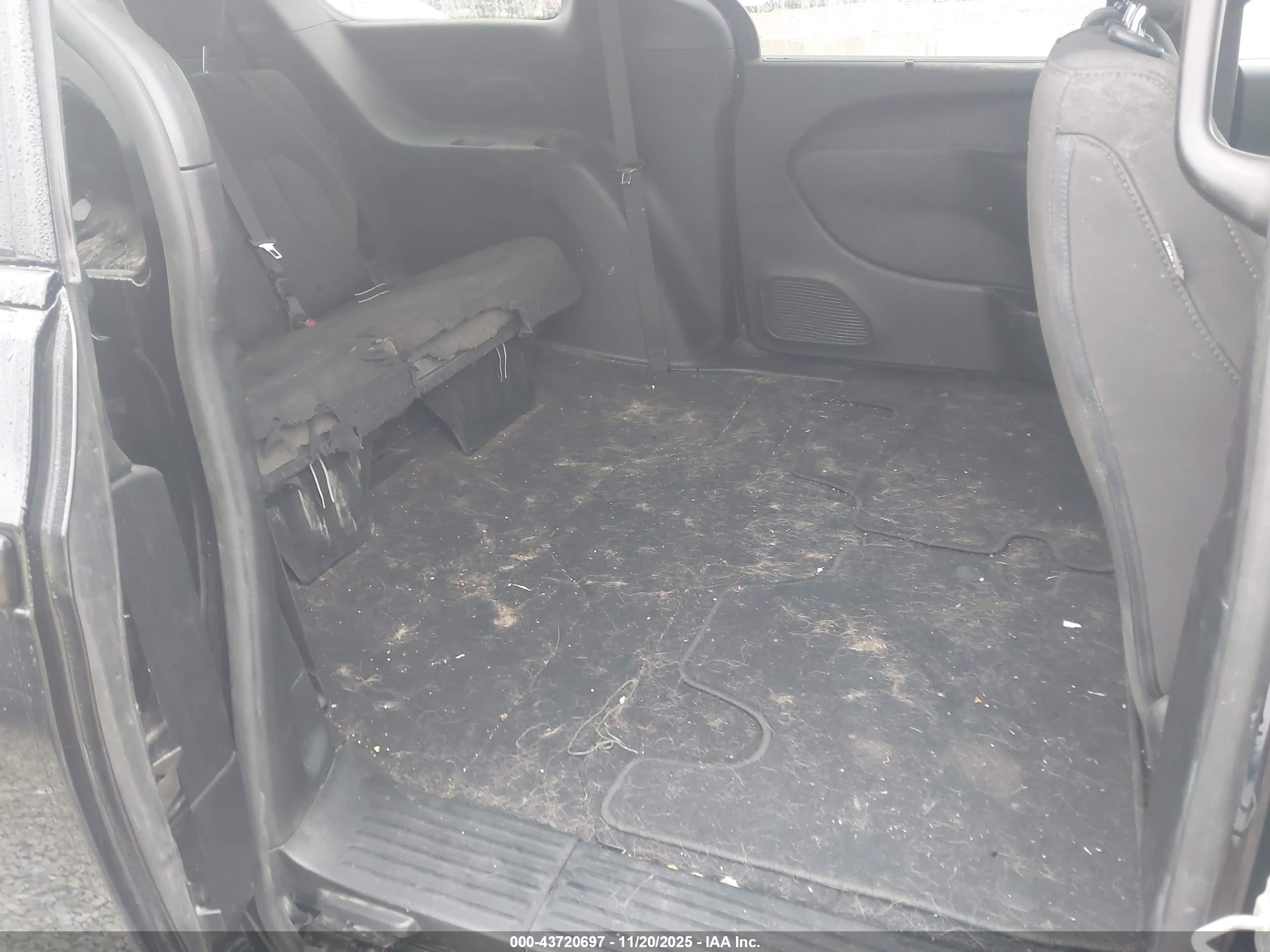 CHRYSLER PACIFICA image 8