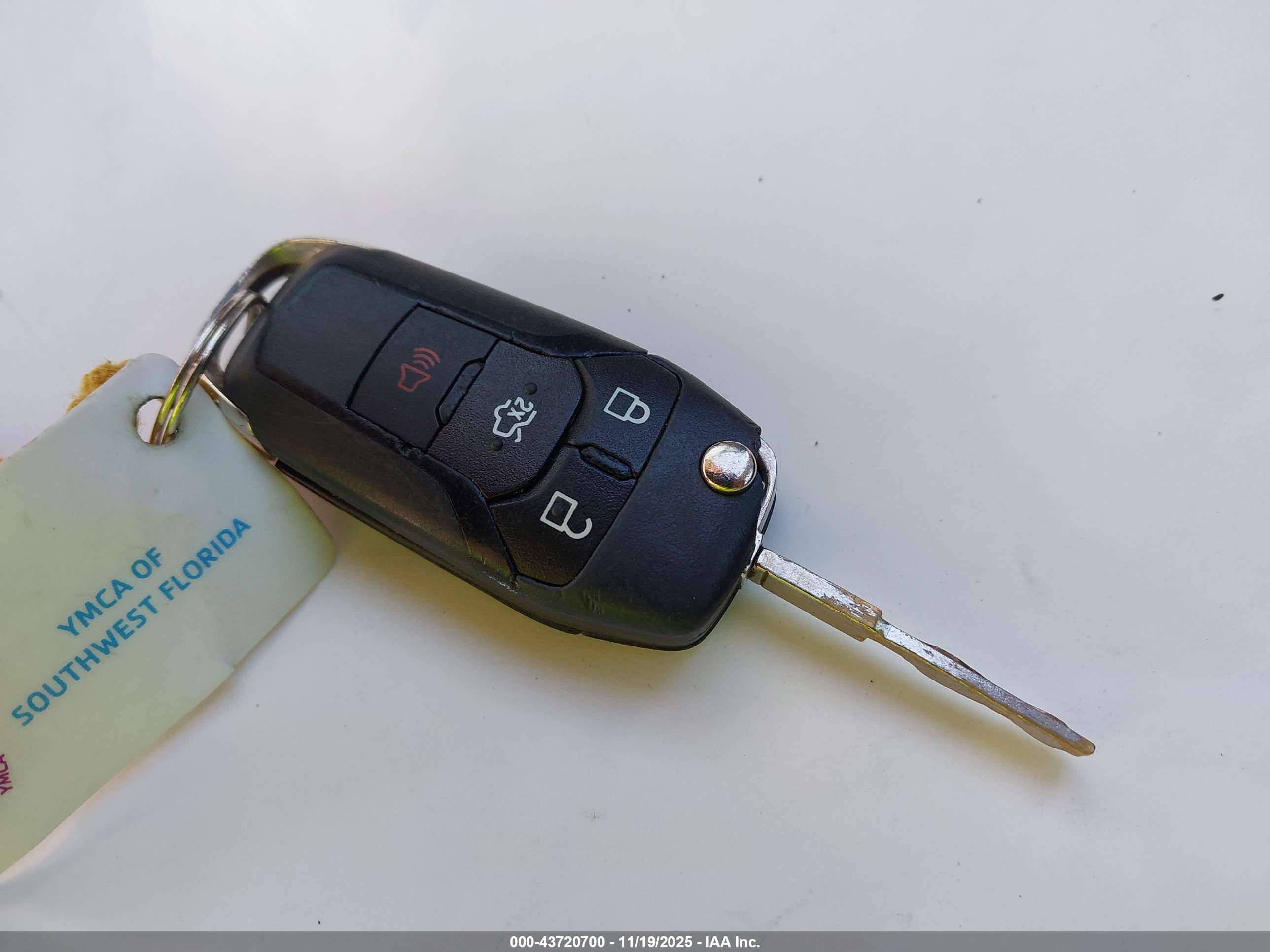 FORD FUSION image 11