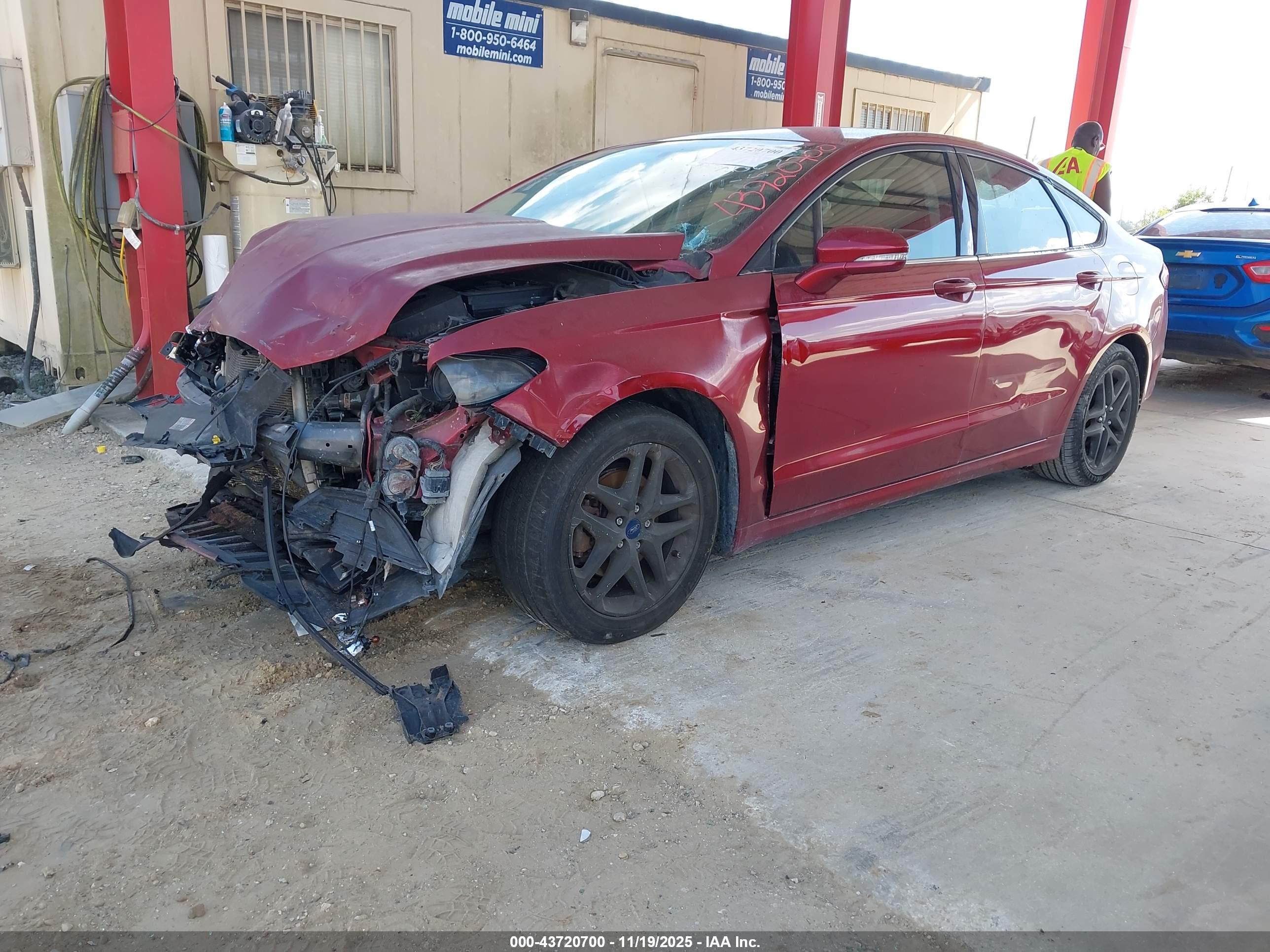 FORD FUSION image 2