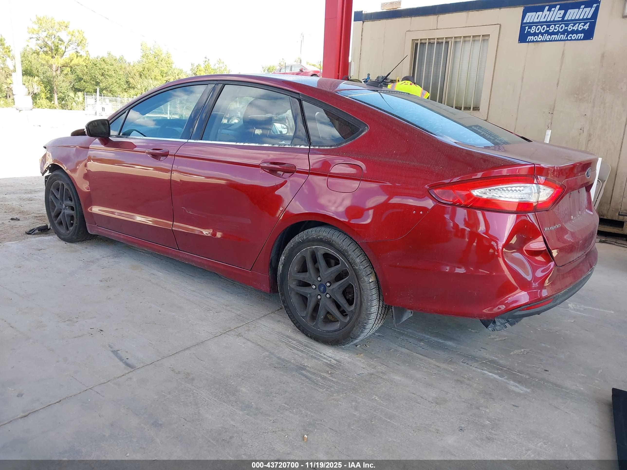 FORD FUSION image 3