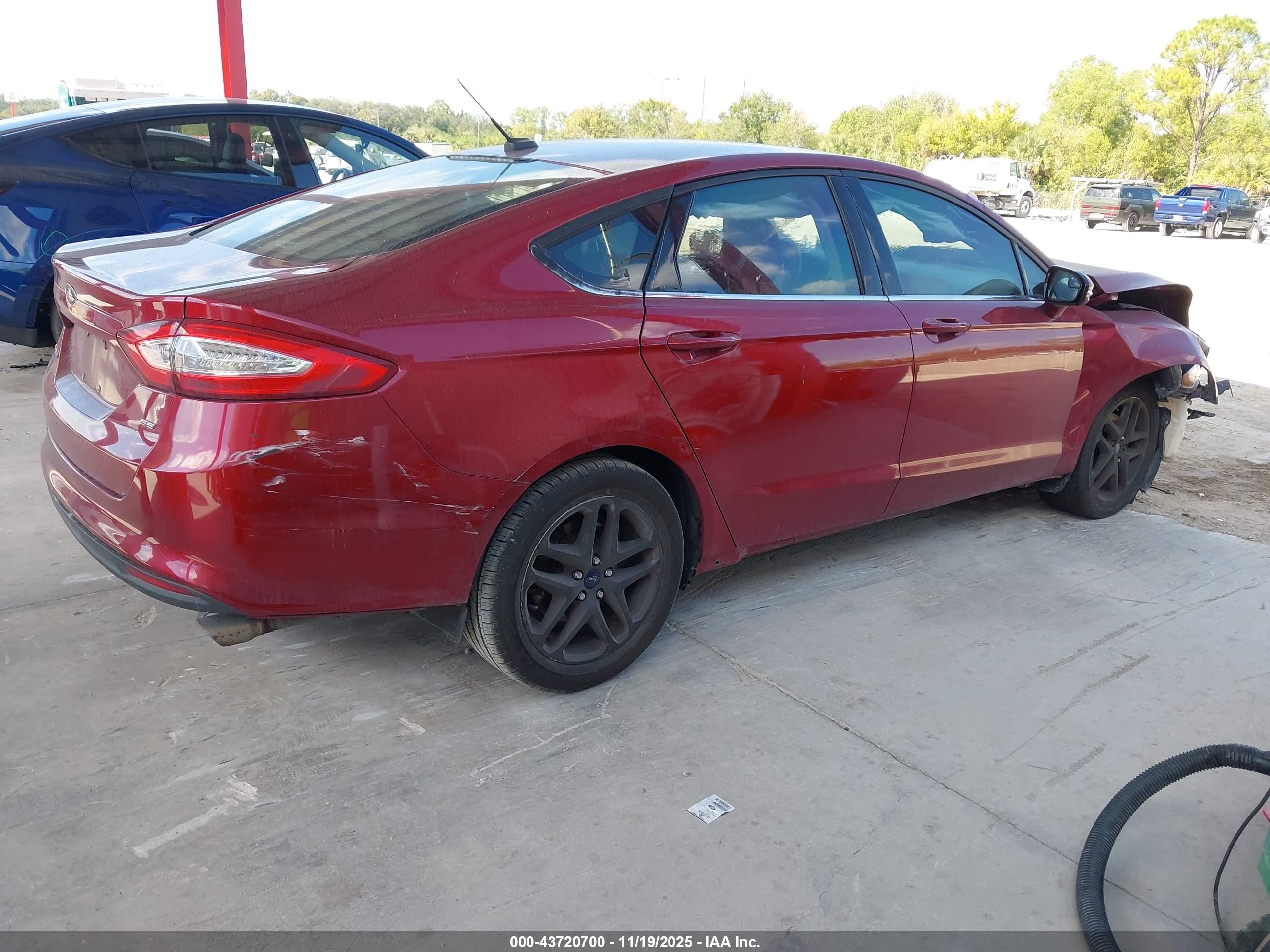 FORD FUSION image 4