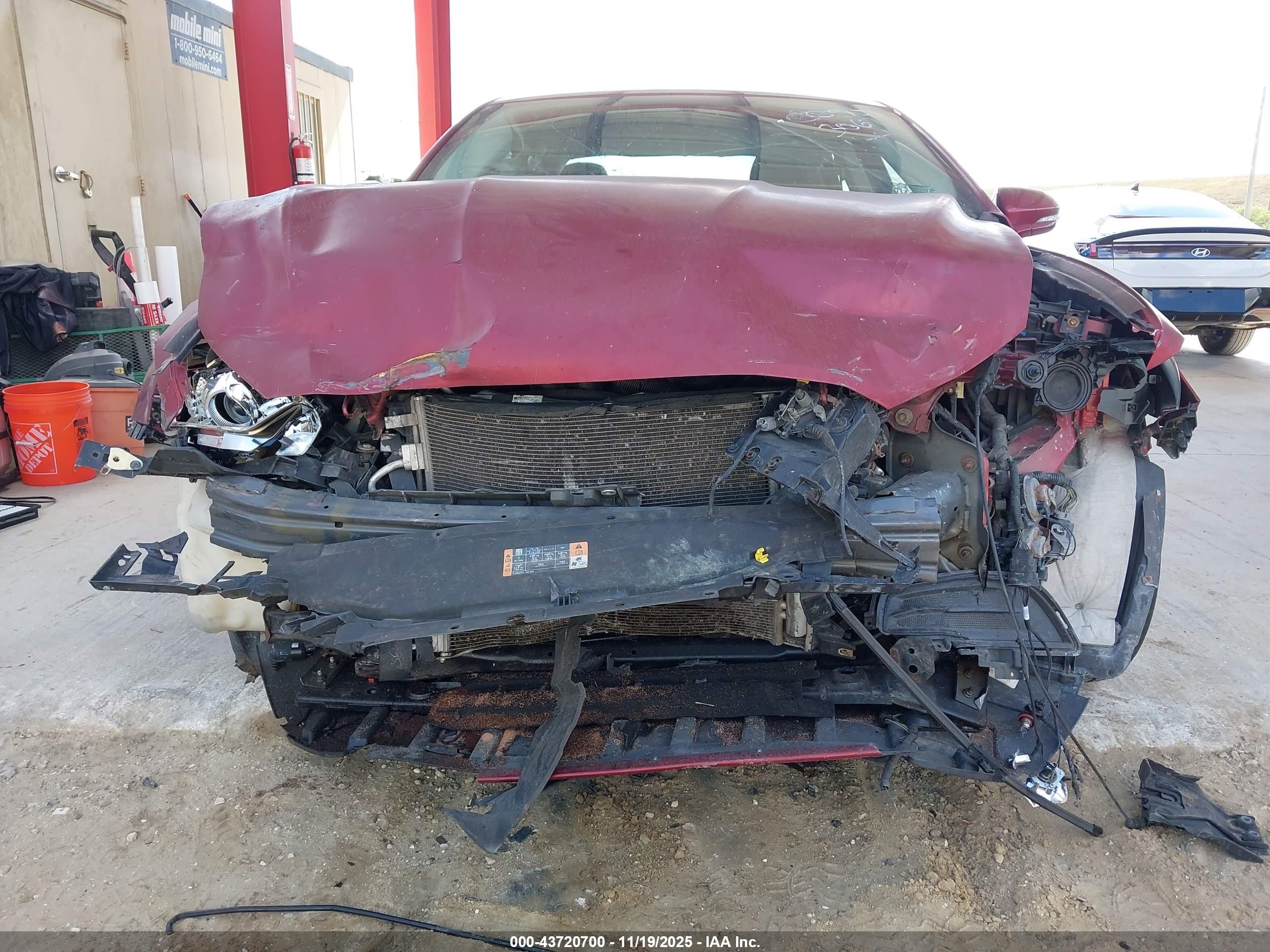 FORD FUSION image 6