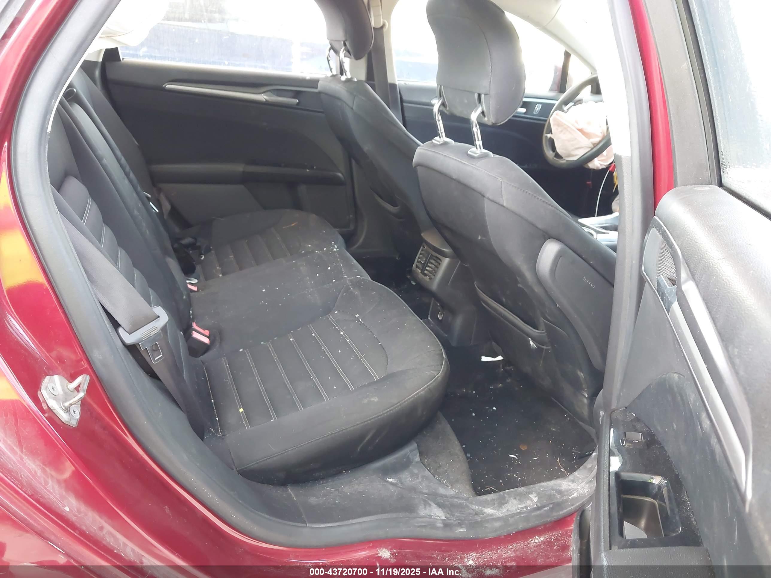 FORD FUSION image 8