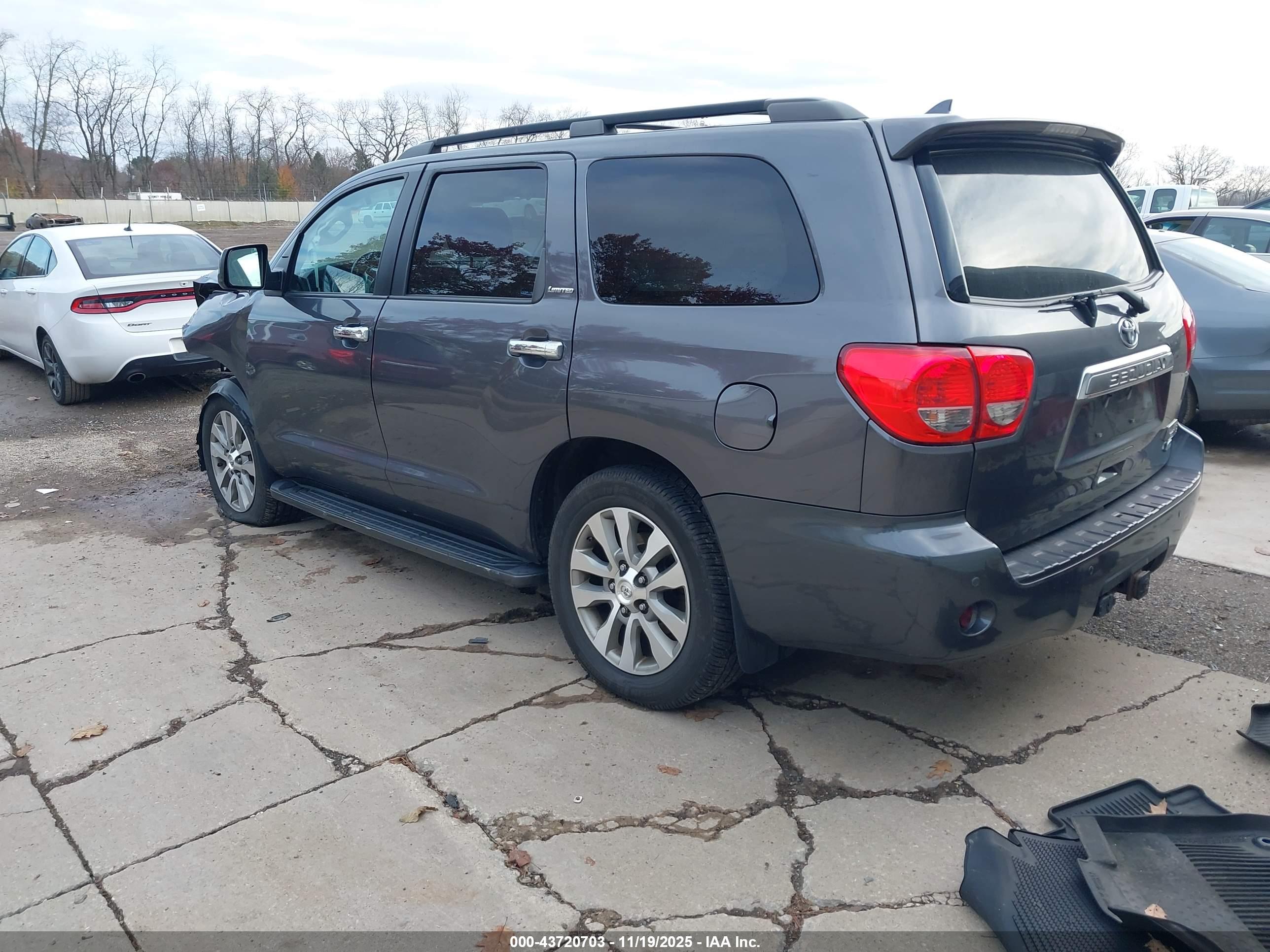 TOYOTA SEQUOIA image 3