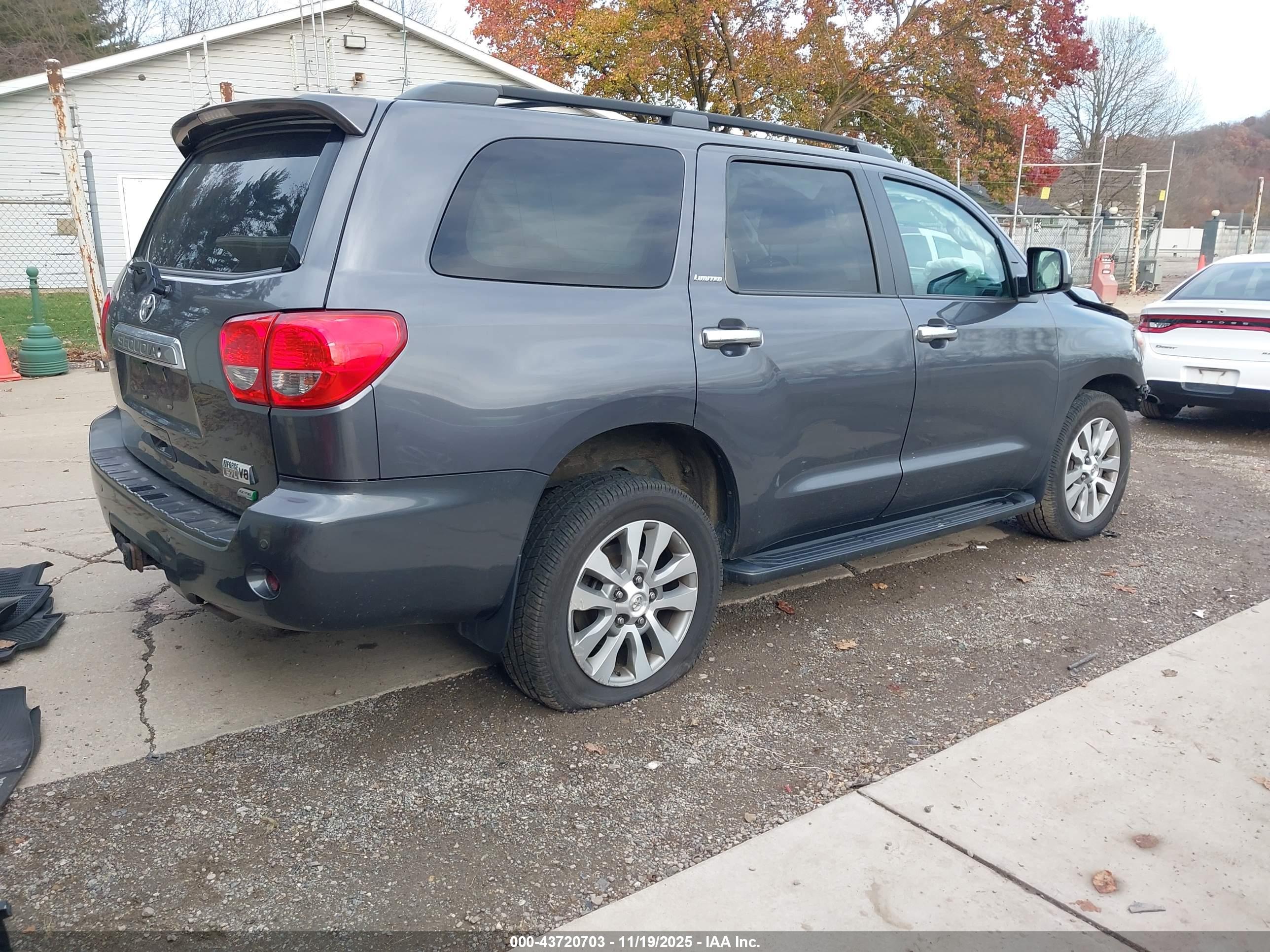 TOYOTA SEQUOIA image 4
