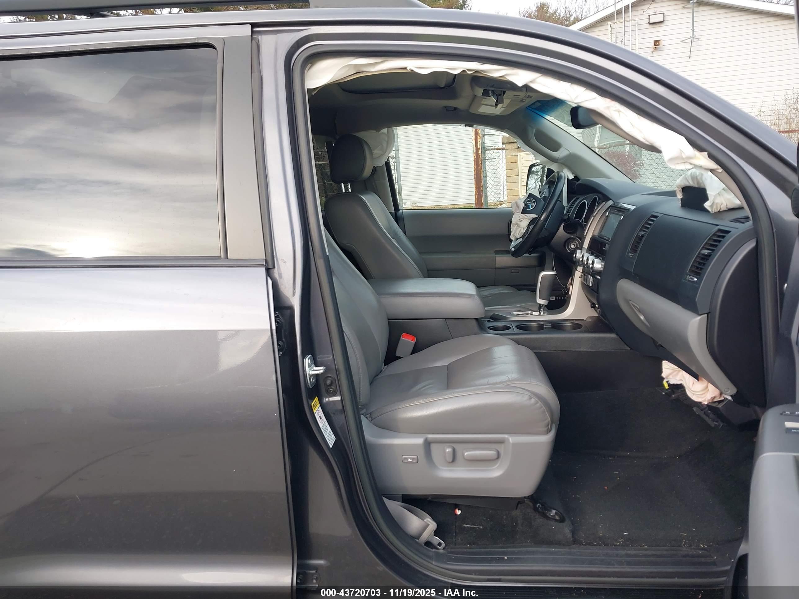 TOYOTA SEQUOIA image 5
