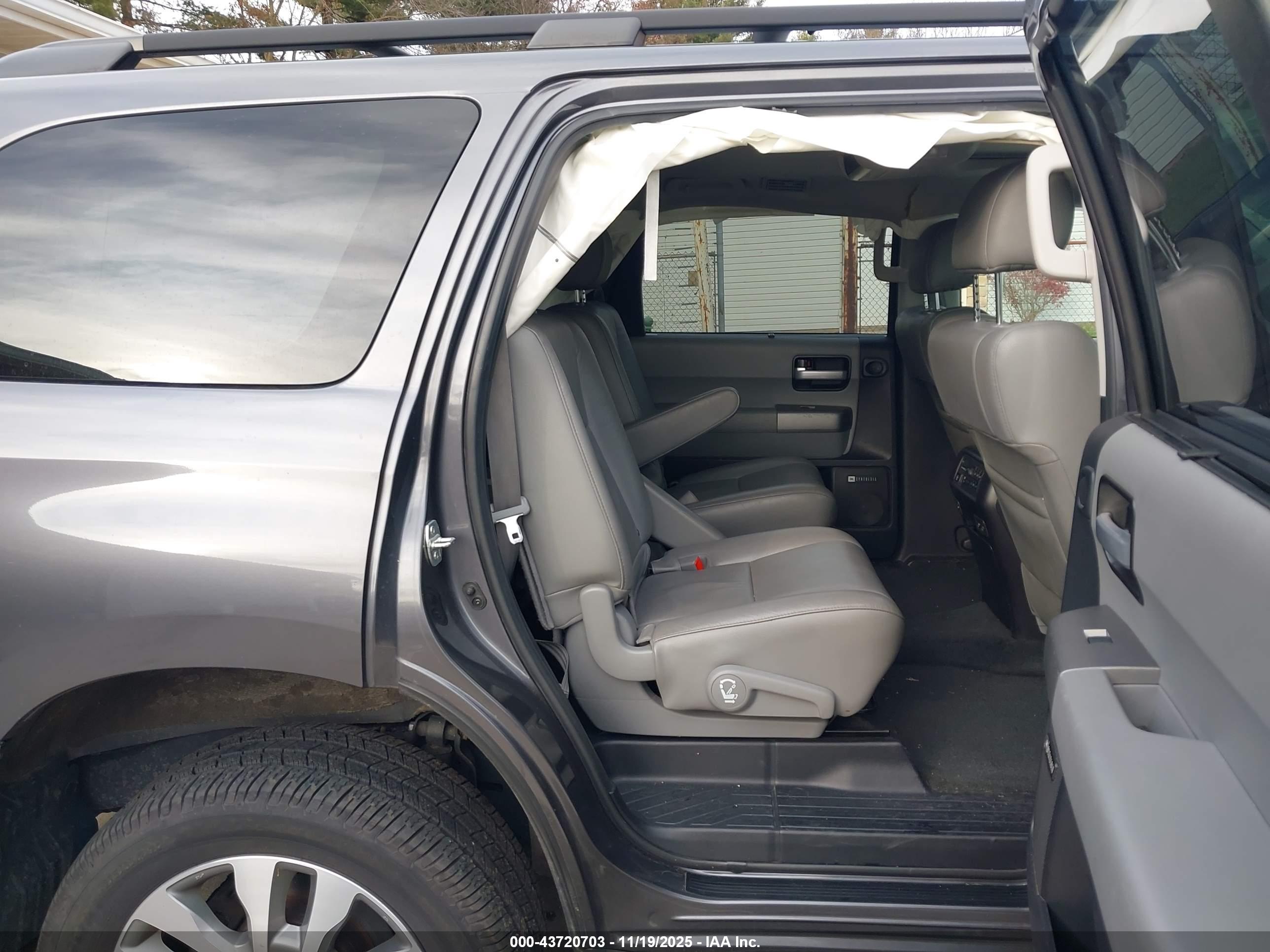 TOYOTA SEQUOIA image 8