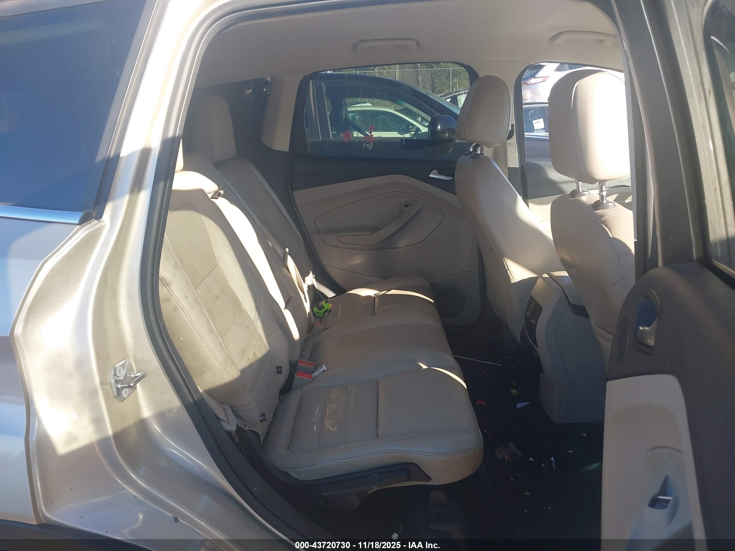 FORD ESCAPE image 8