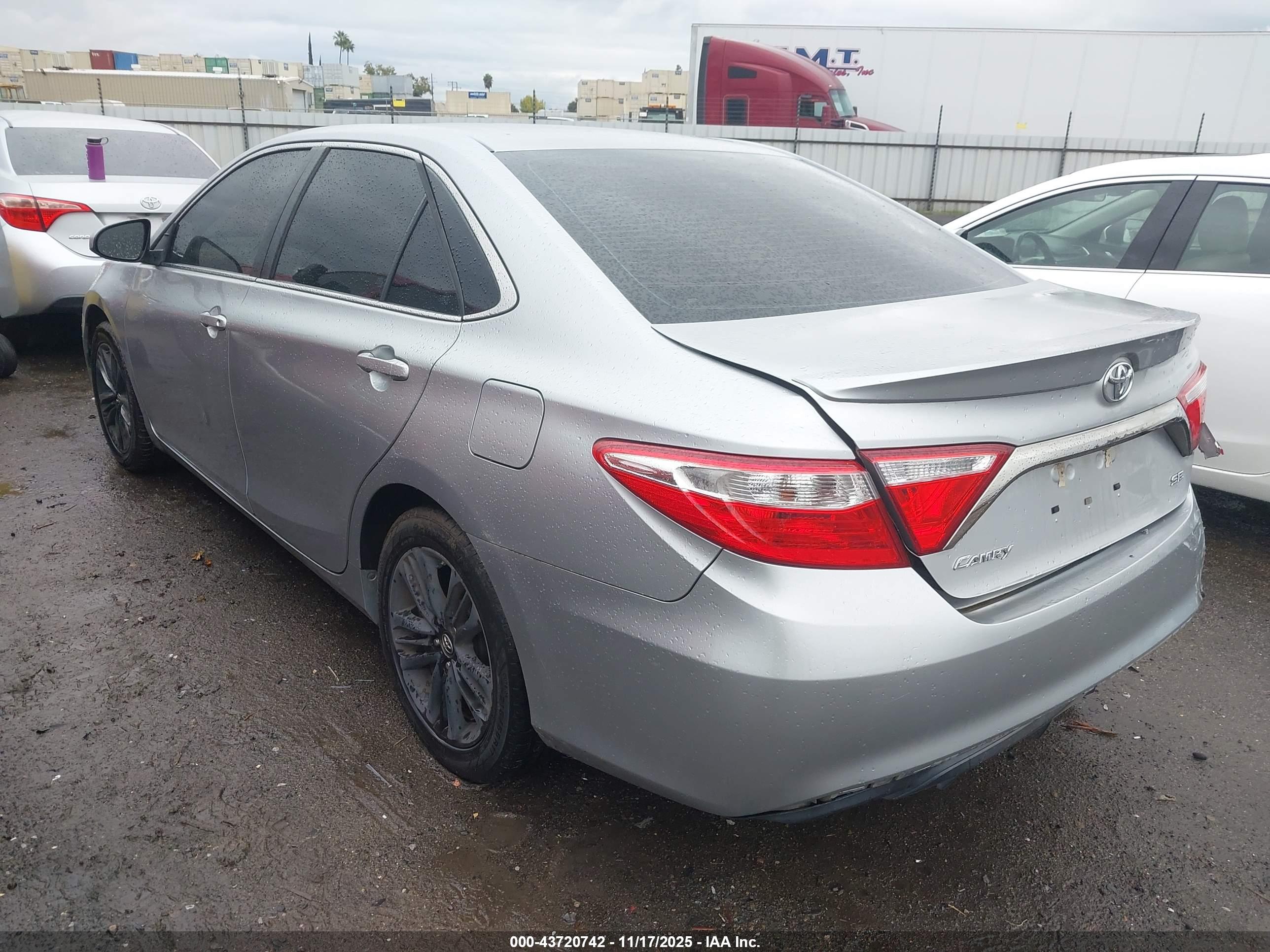 TOYOTA CAMRY image 3