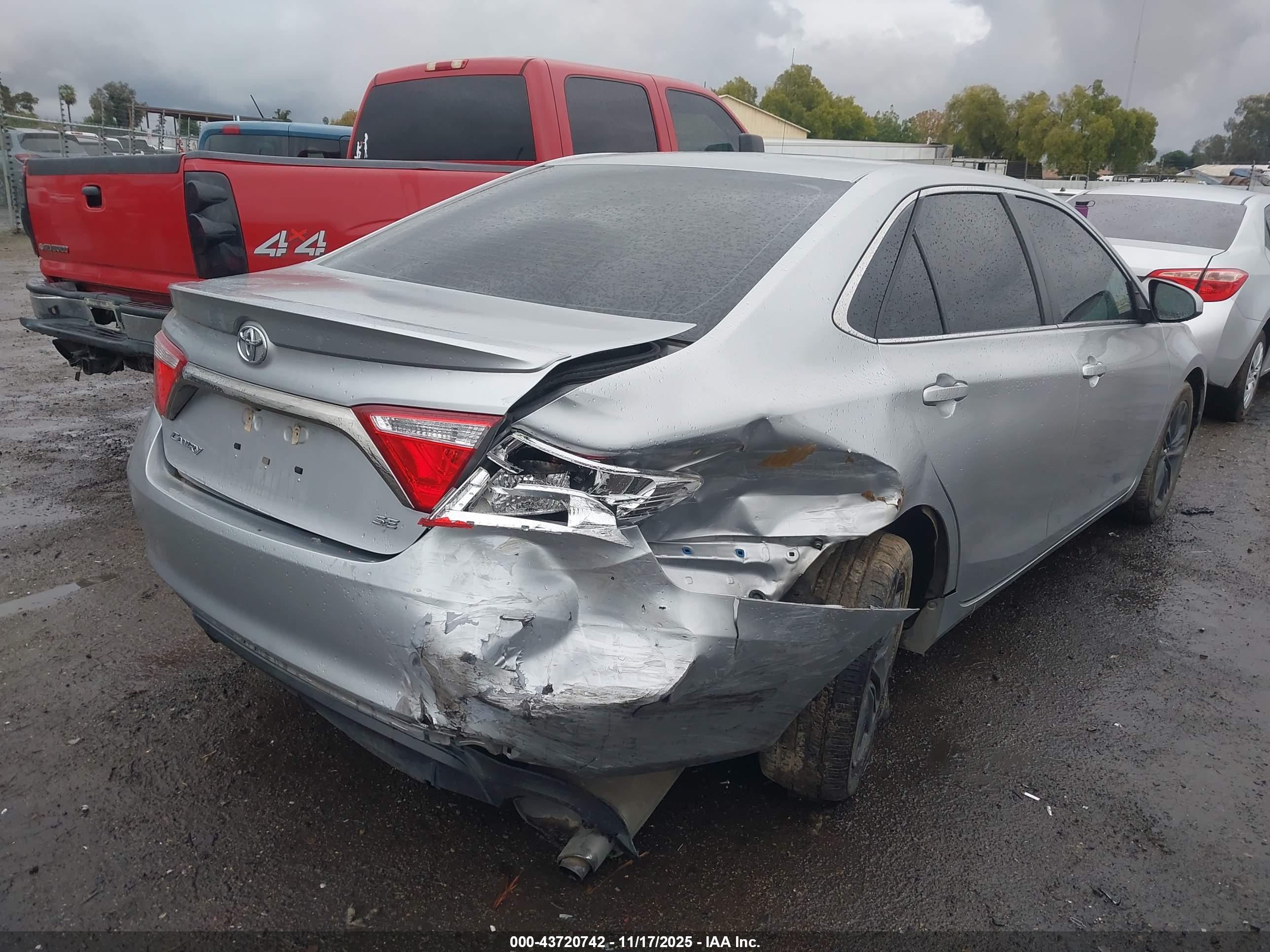 TOYOTA CAMRY image 4