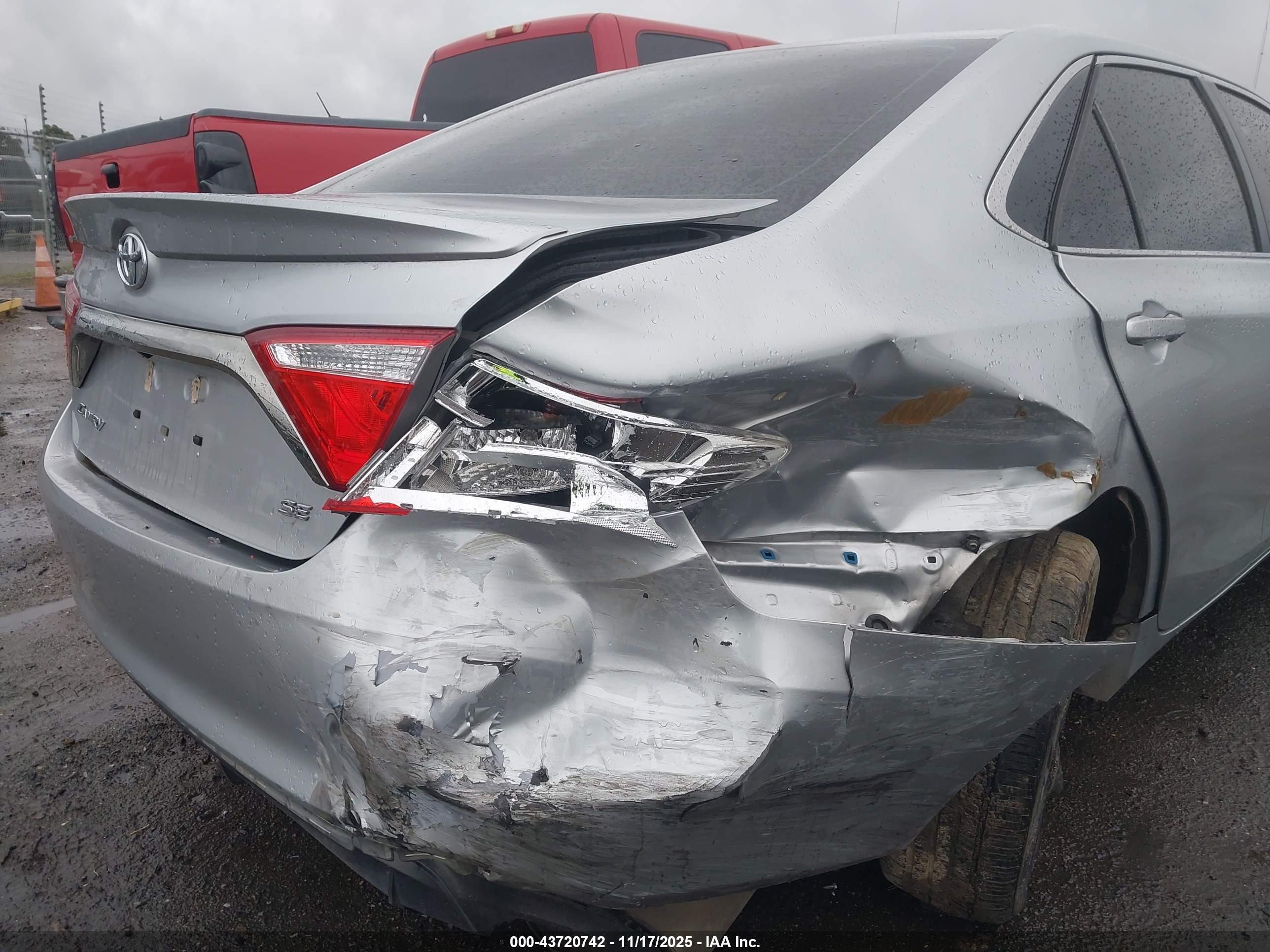 TOYOTA CAMRY image 6
