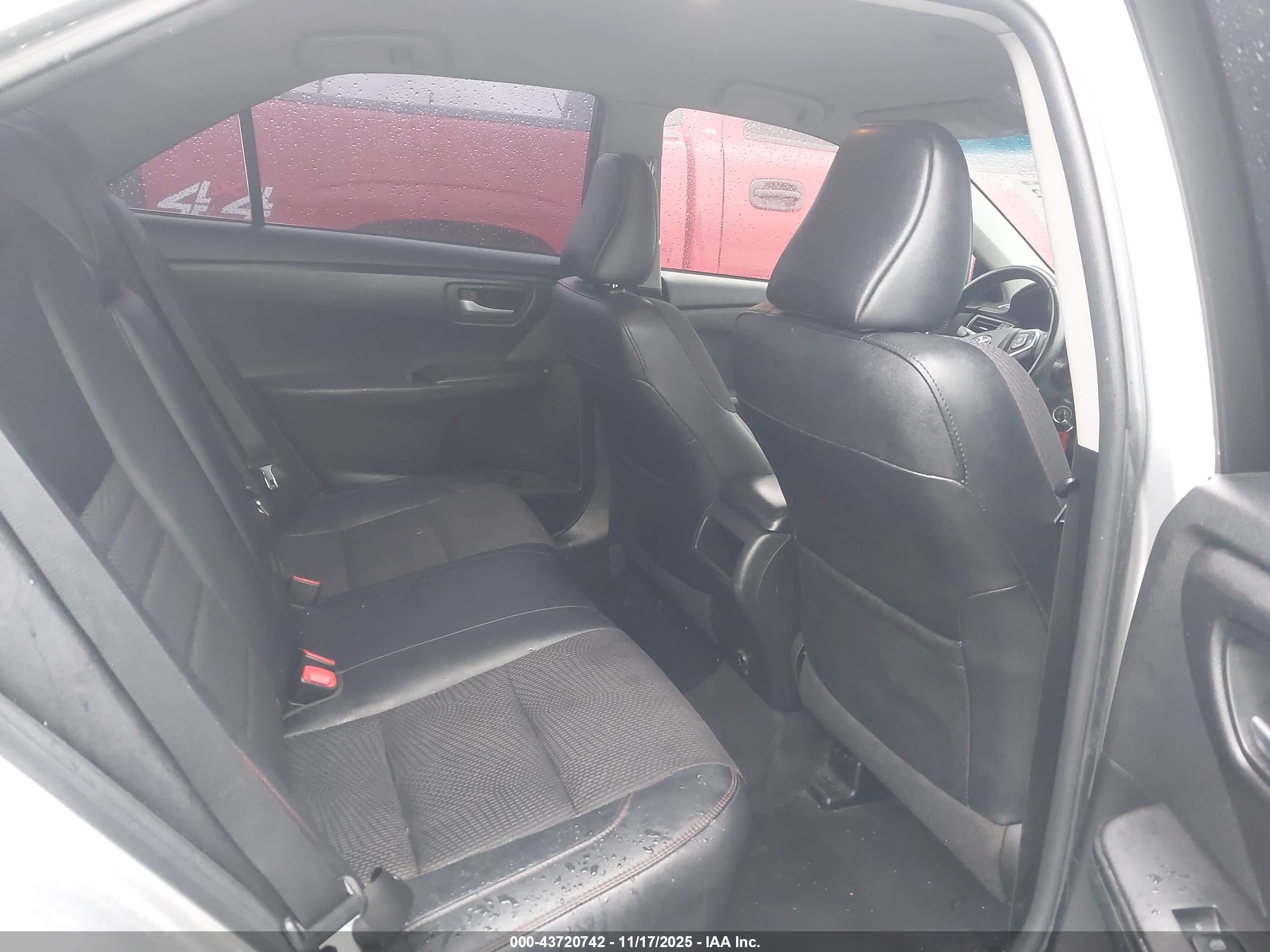 TOYOTA CAMRY image 8