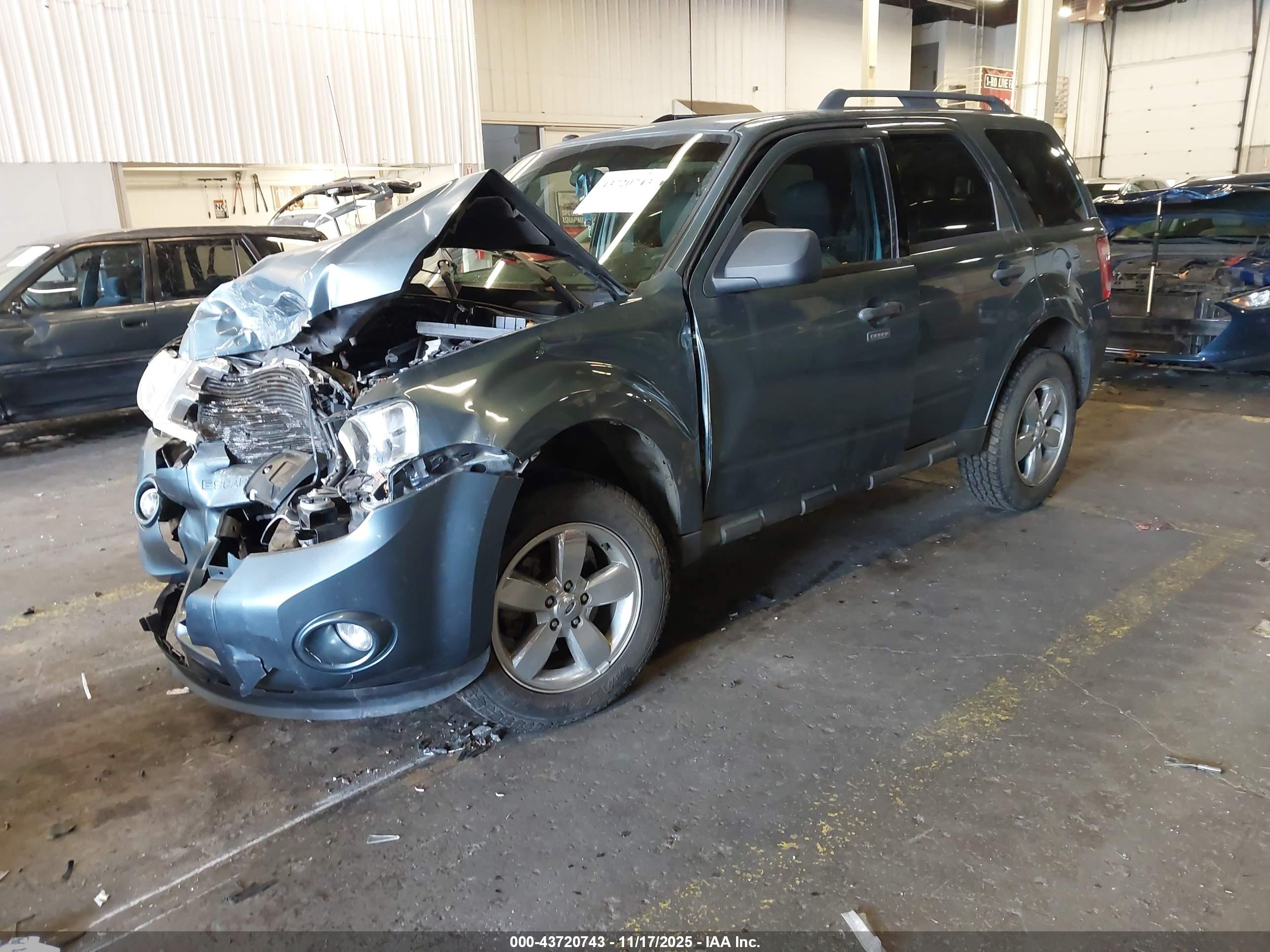 FORD ESCAPE image 2