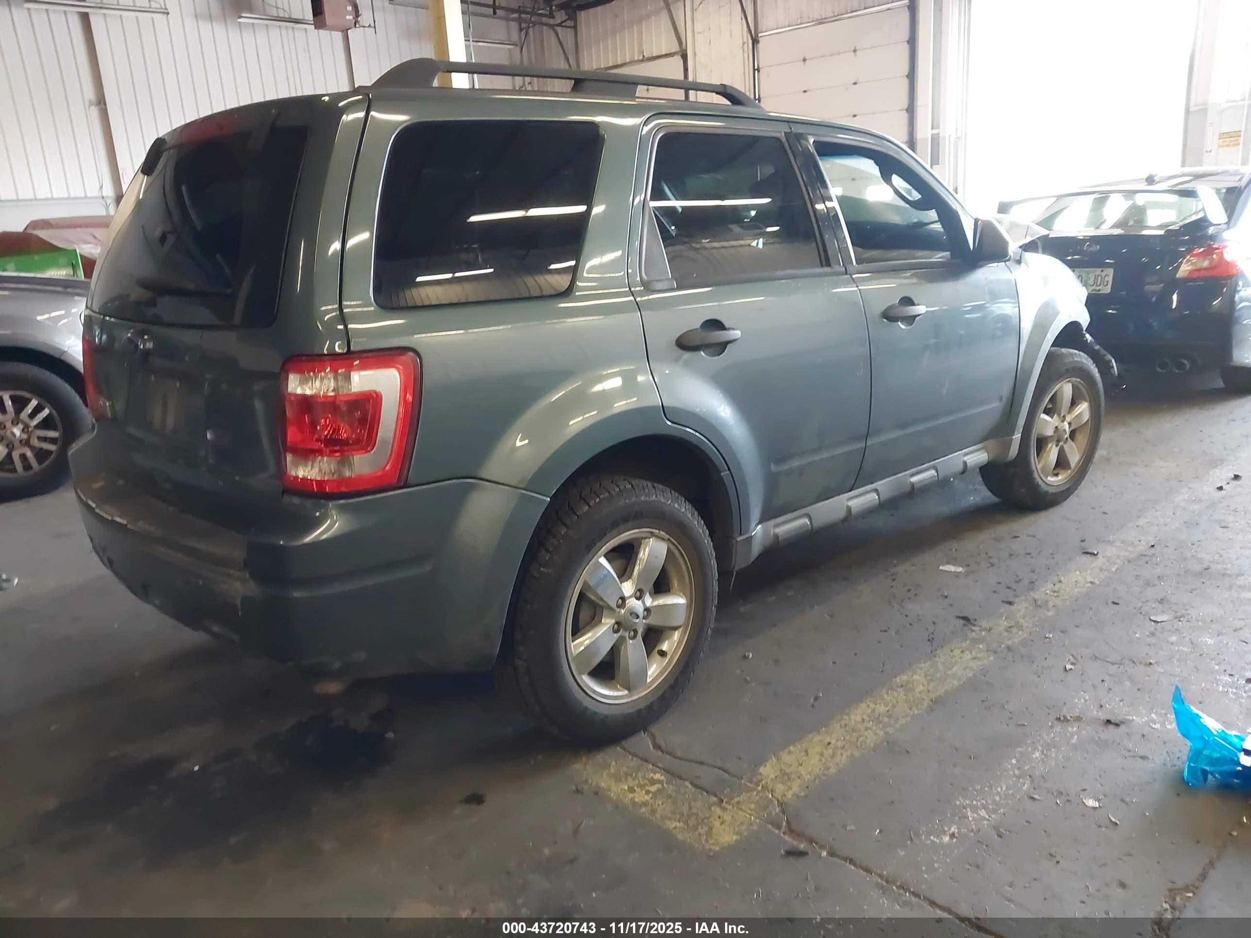 FORD ESCAPE image 4