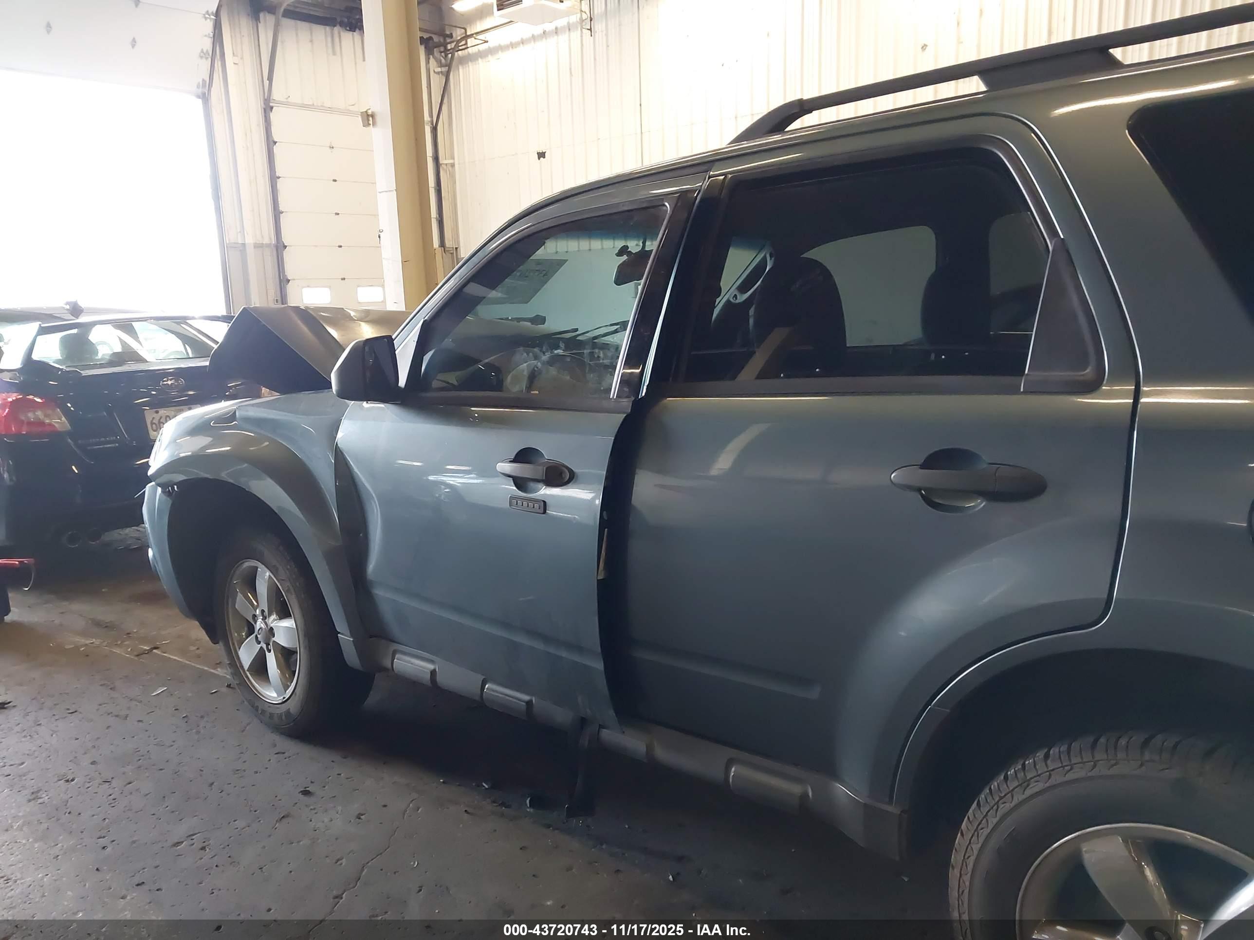 FORD ESCAPE image 6