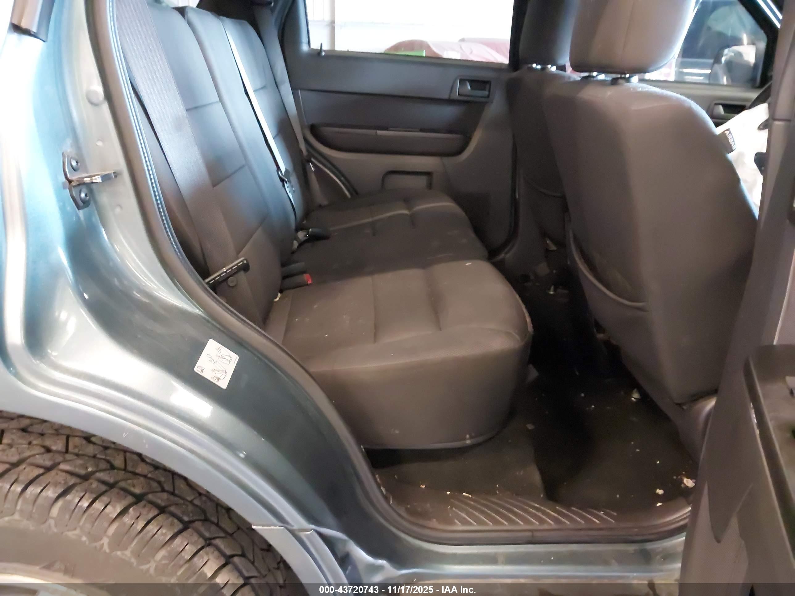 FORD ESCAPE image 8