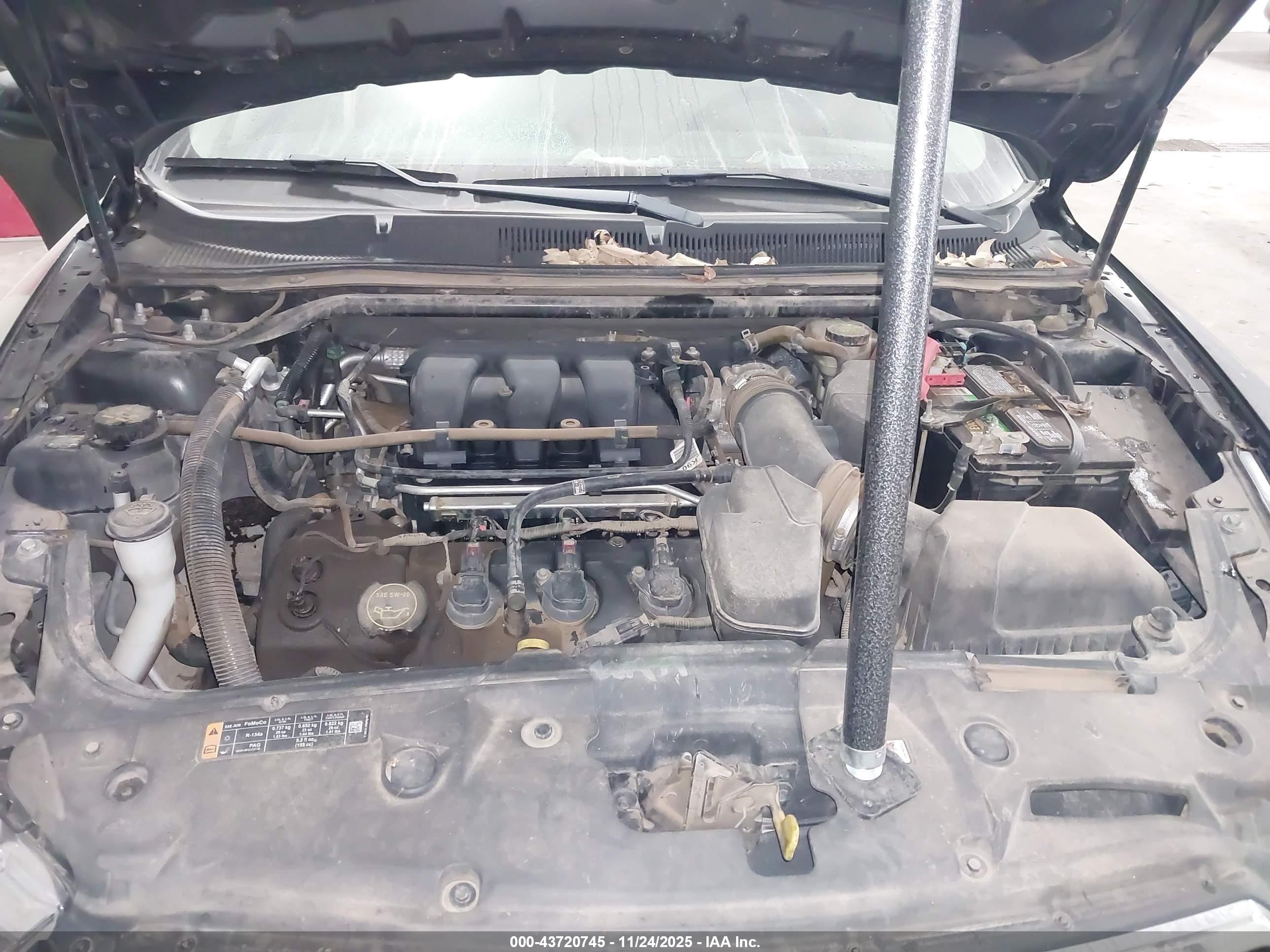 FORD TAURUS image 10