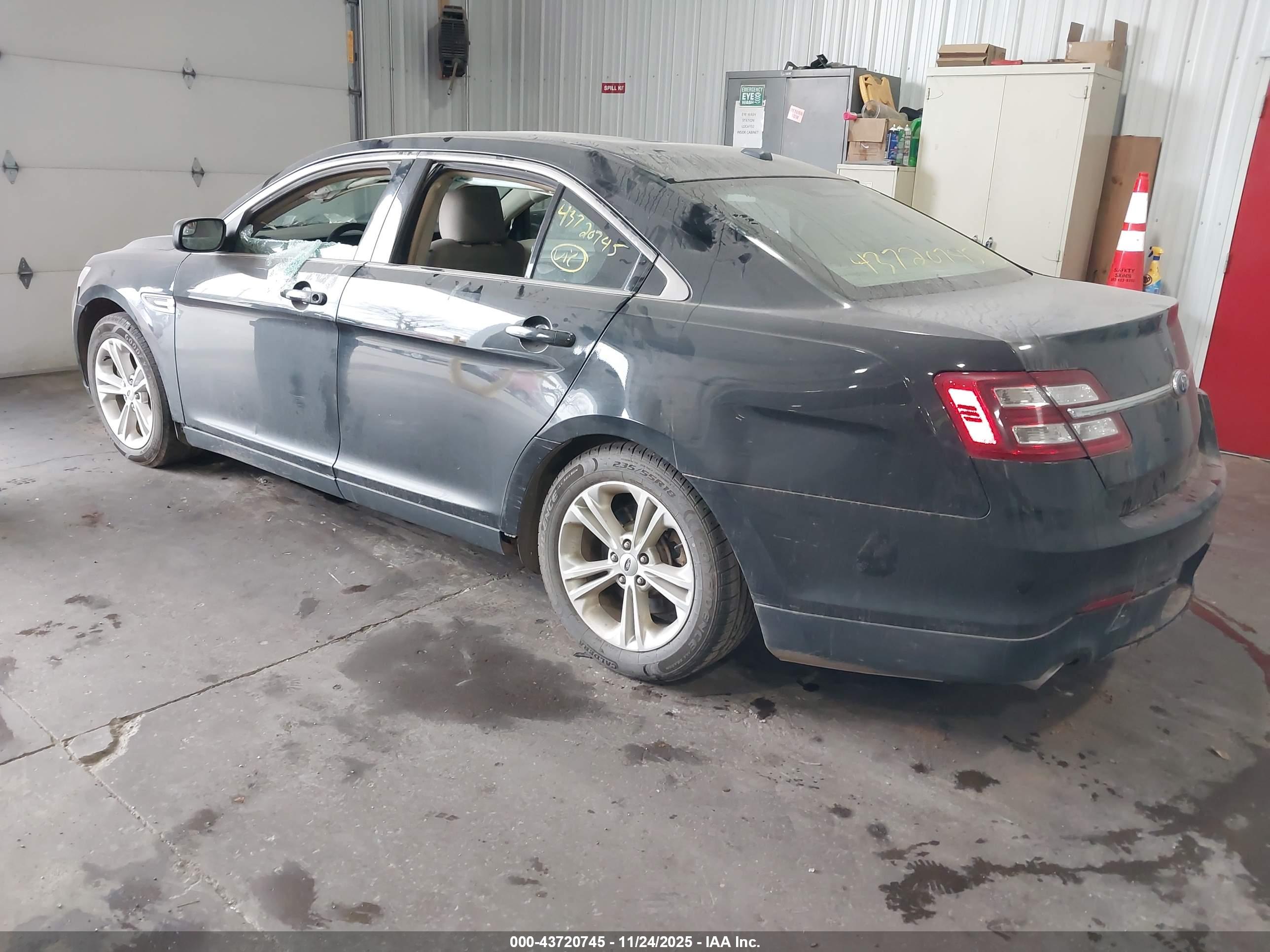 FORD TAURUS image 3