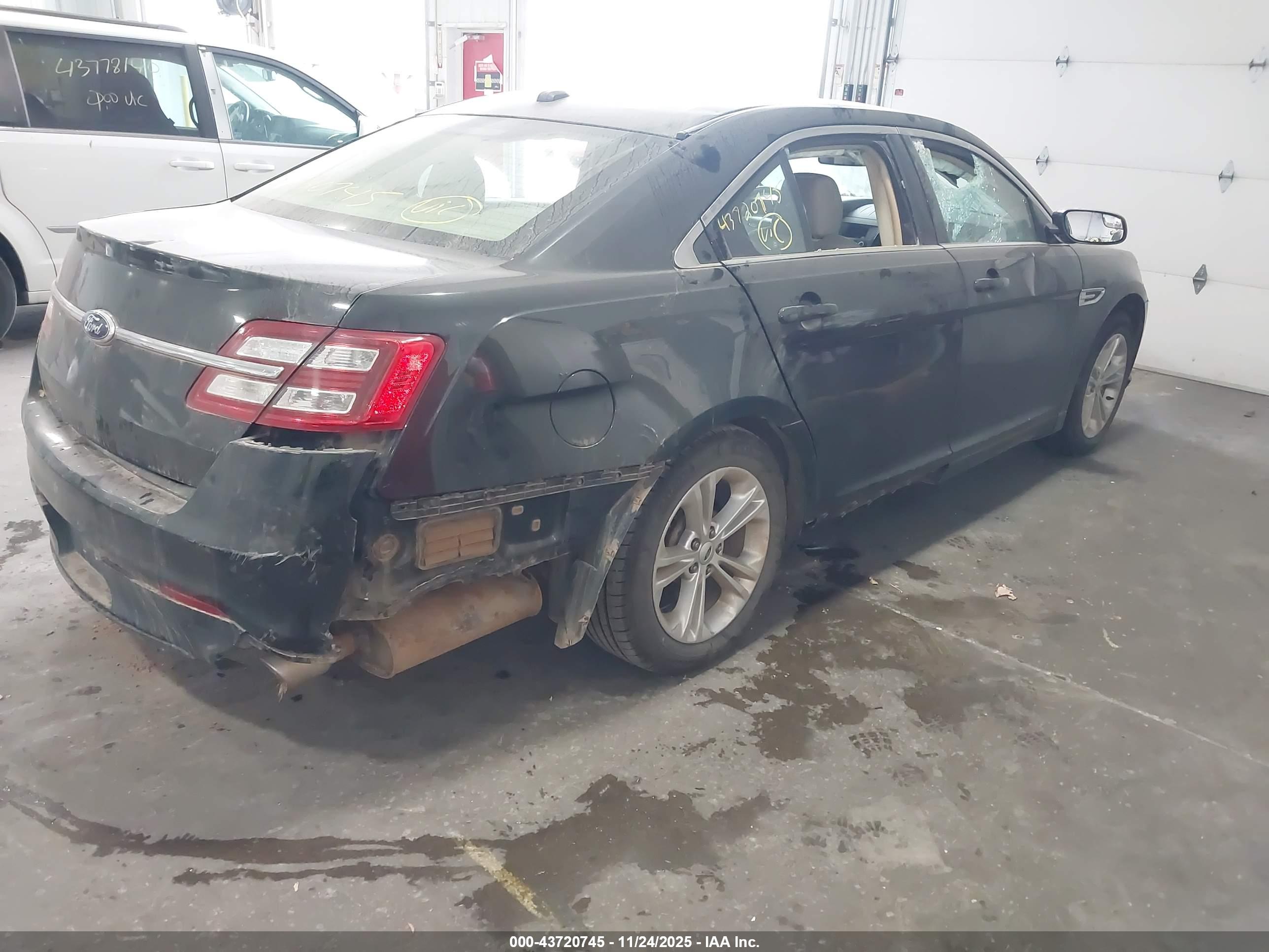 FORD TAURUS image 4