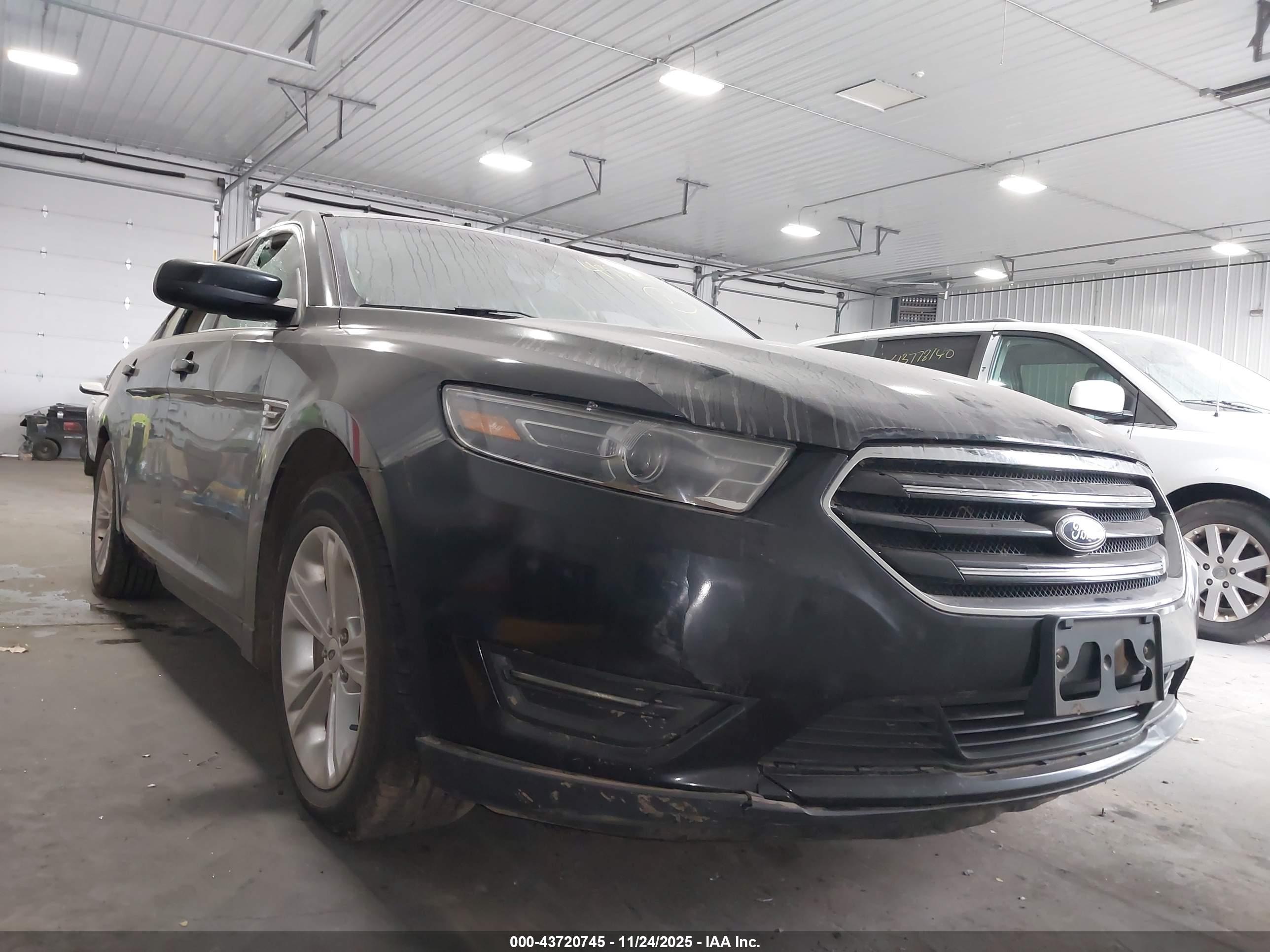 FORD TAURUS image 6