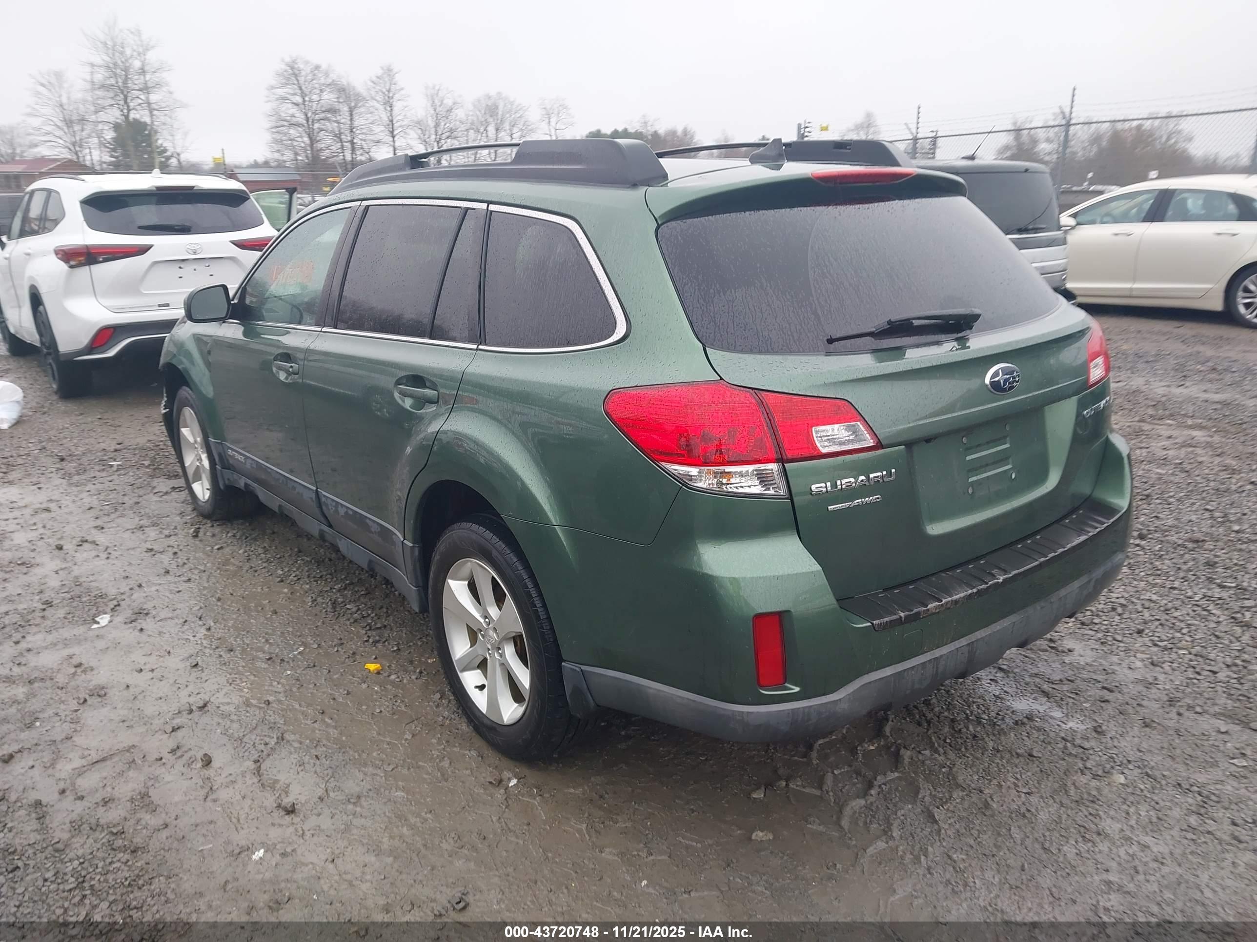 SUBARU OUTBACK image 3