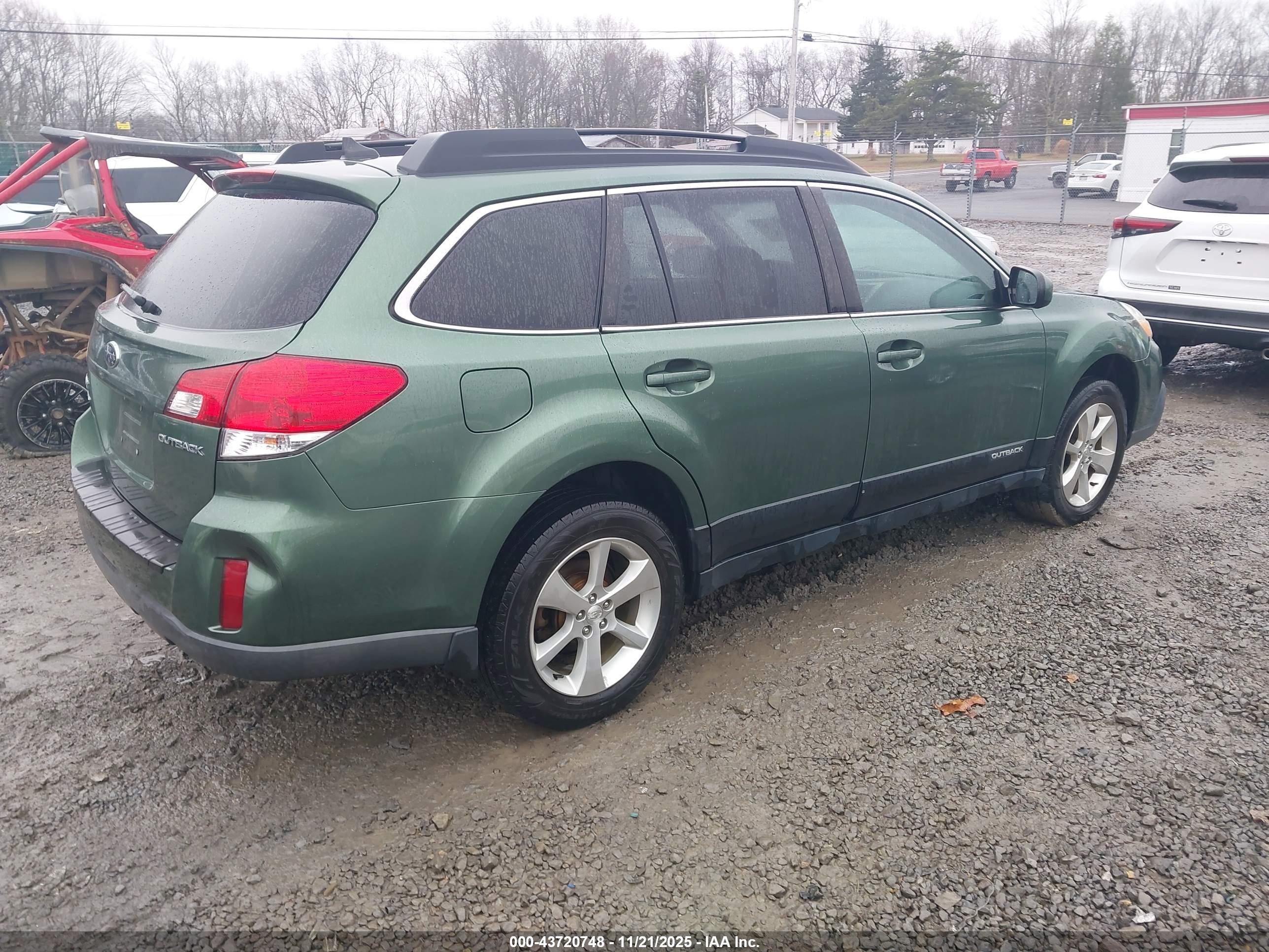 SUBARU OUTBACK image 4