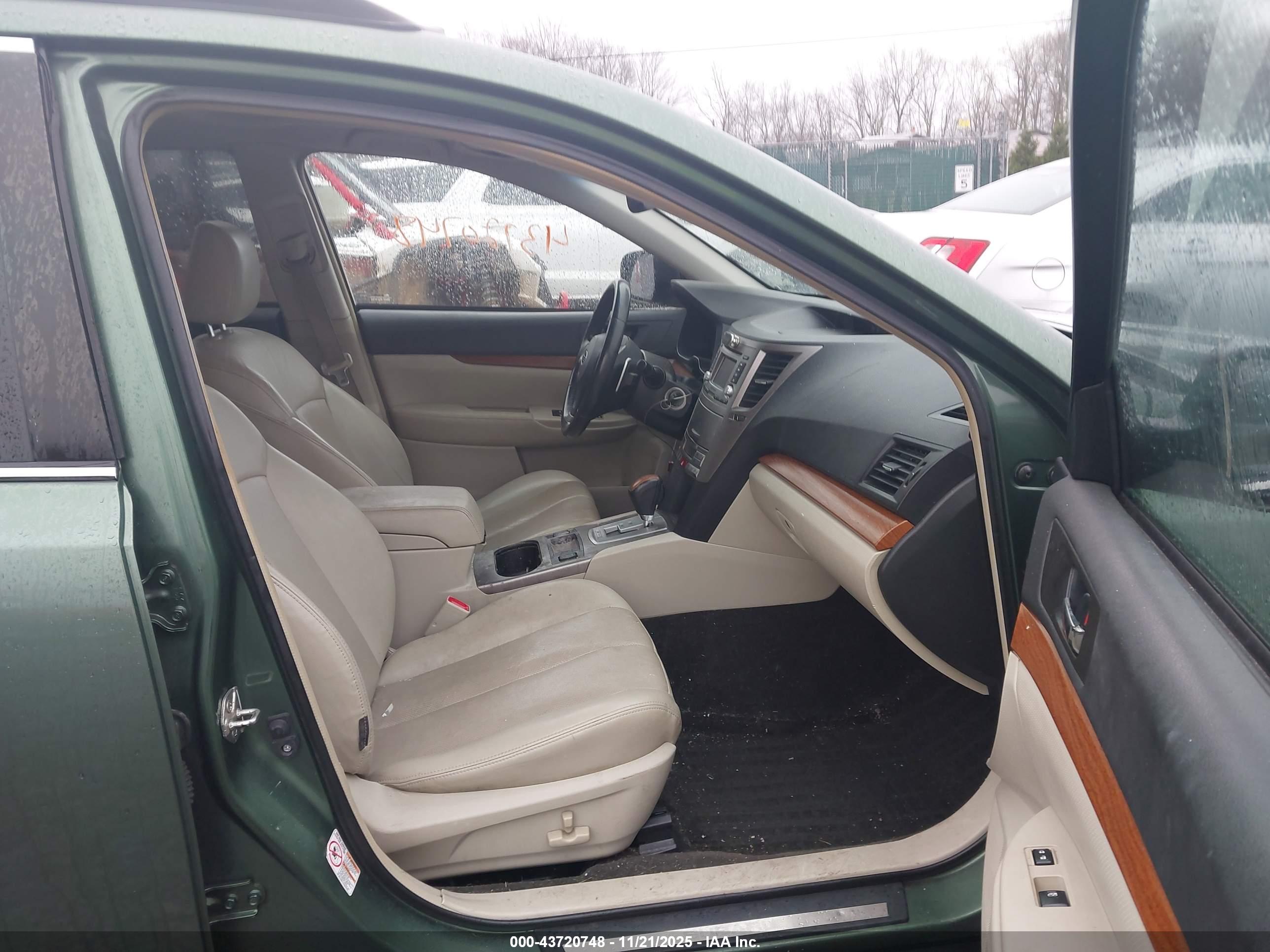 SUBARU OUTBACK image 5