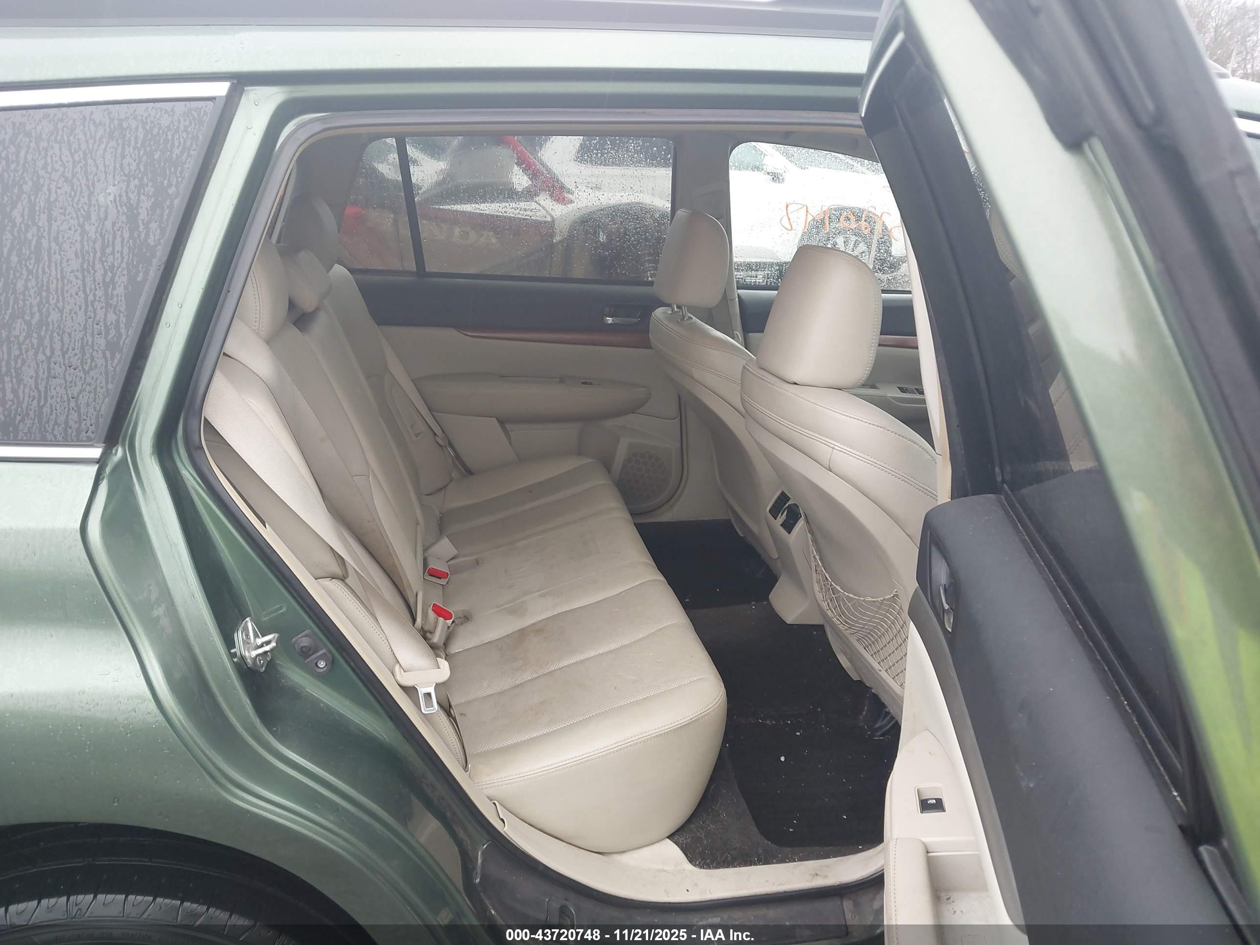 SUBARU OUTBACK image 8
