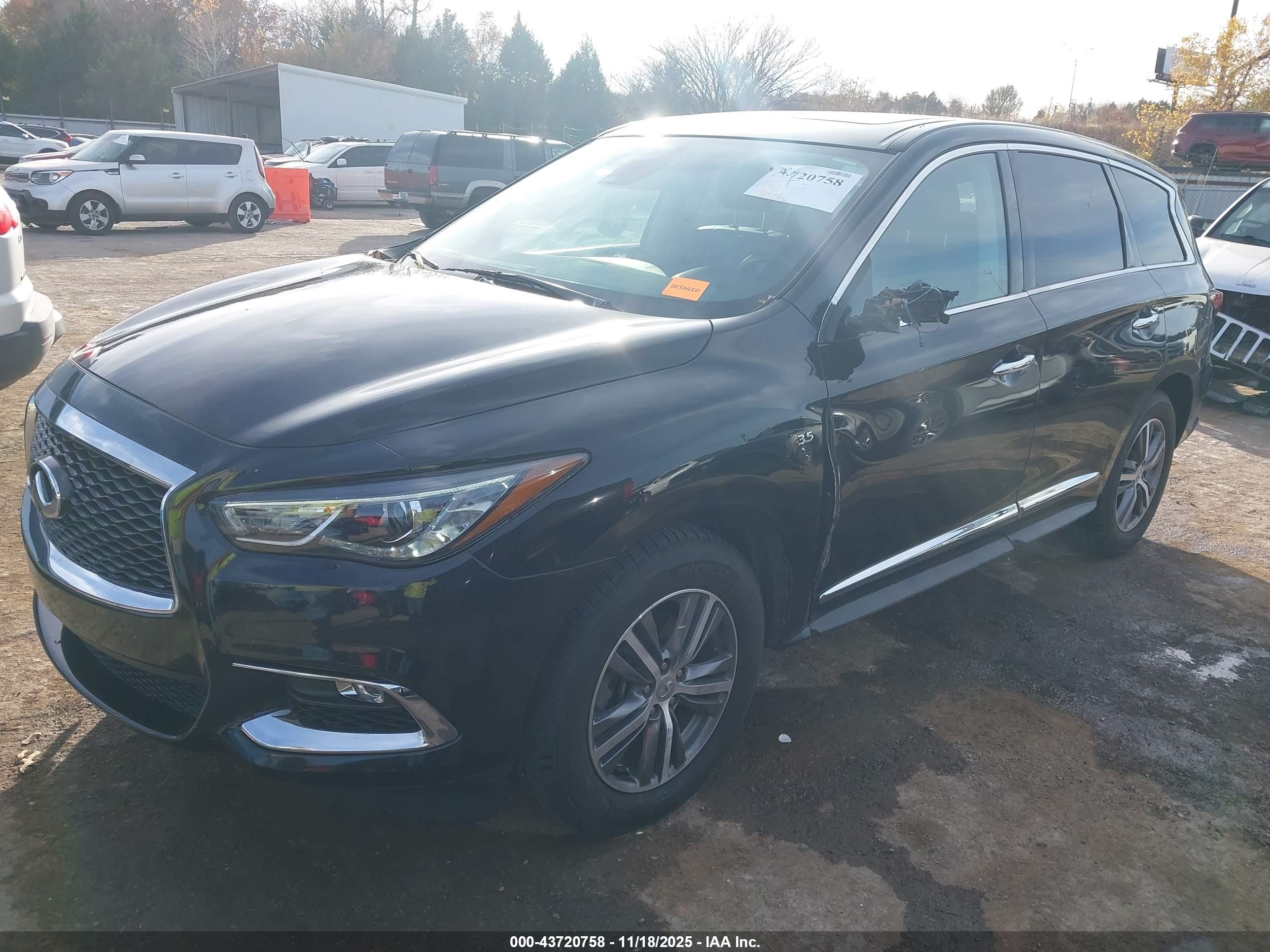 INFINITI QX60 image 2