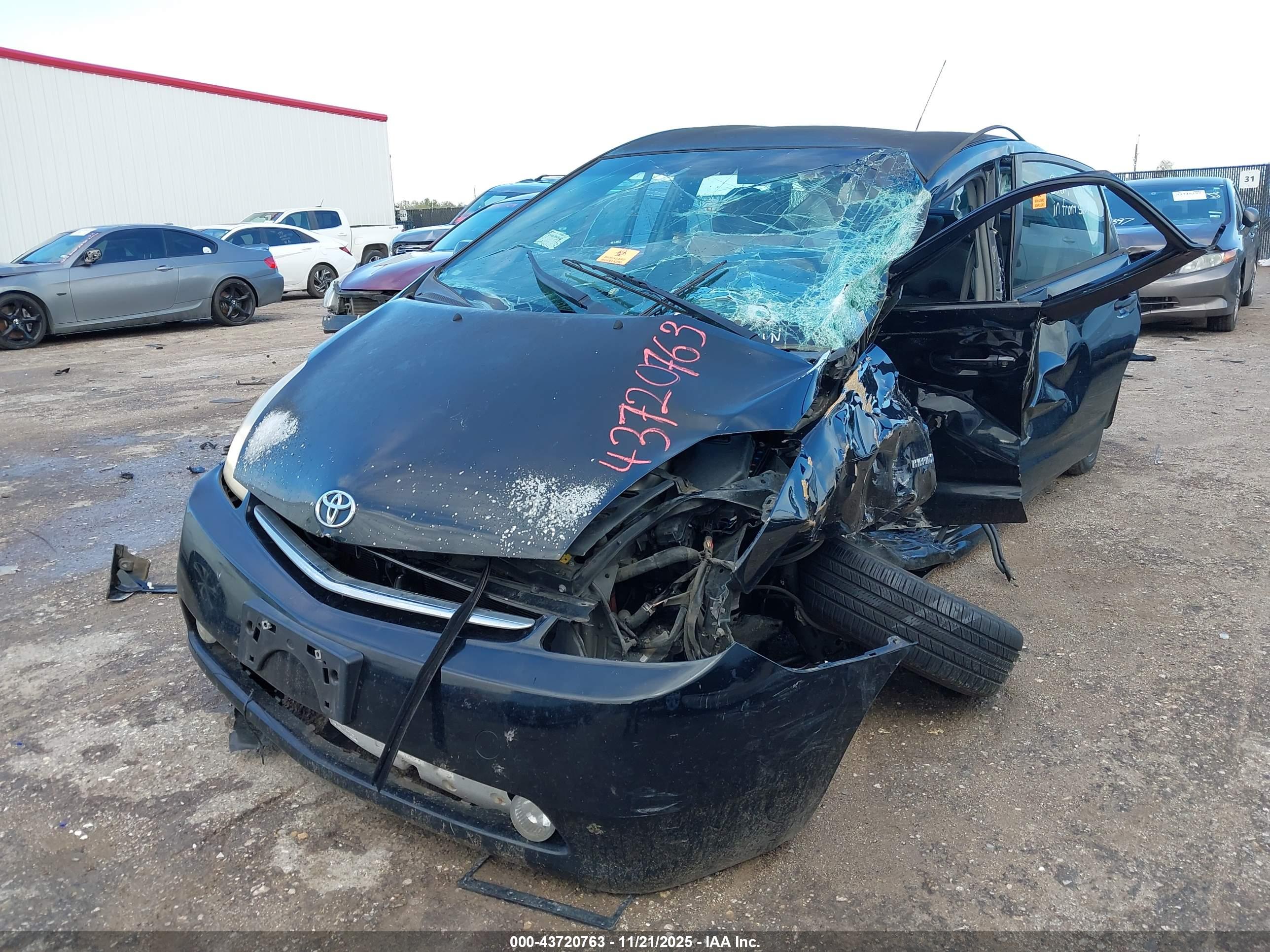 TOYOTA PRIUS image 2