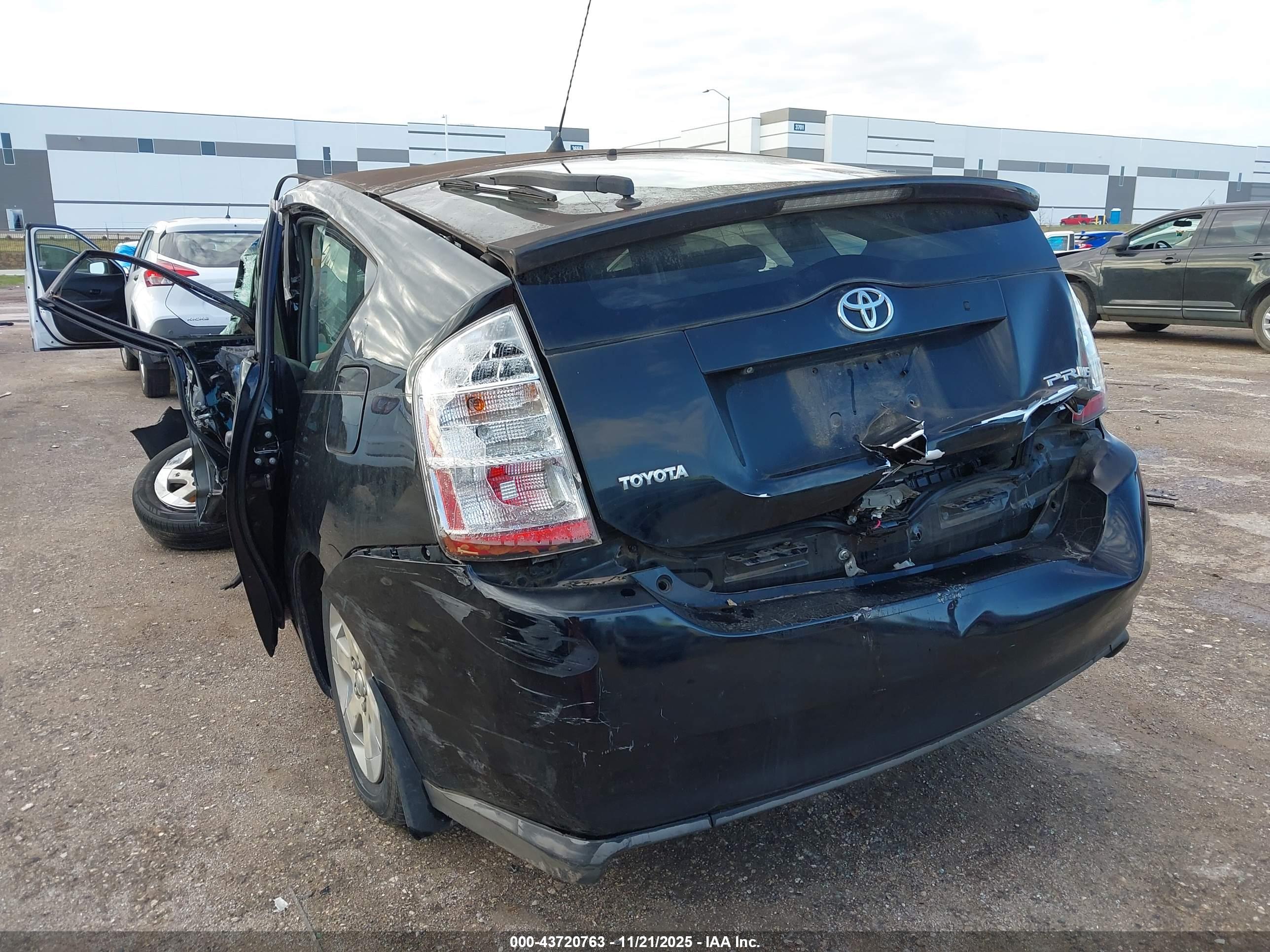 TOYOTA PRIUS image 3